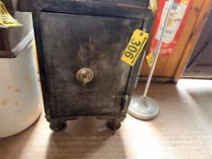 VICTOR 18"X18"X24"H SAFE ON CASTERS