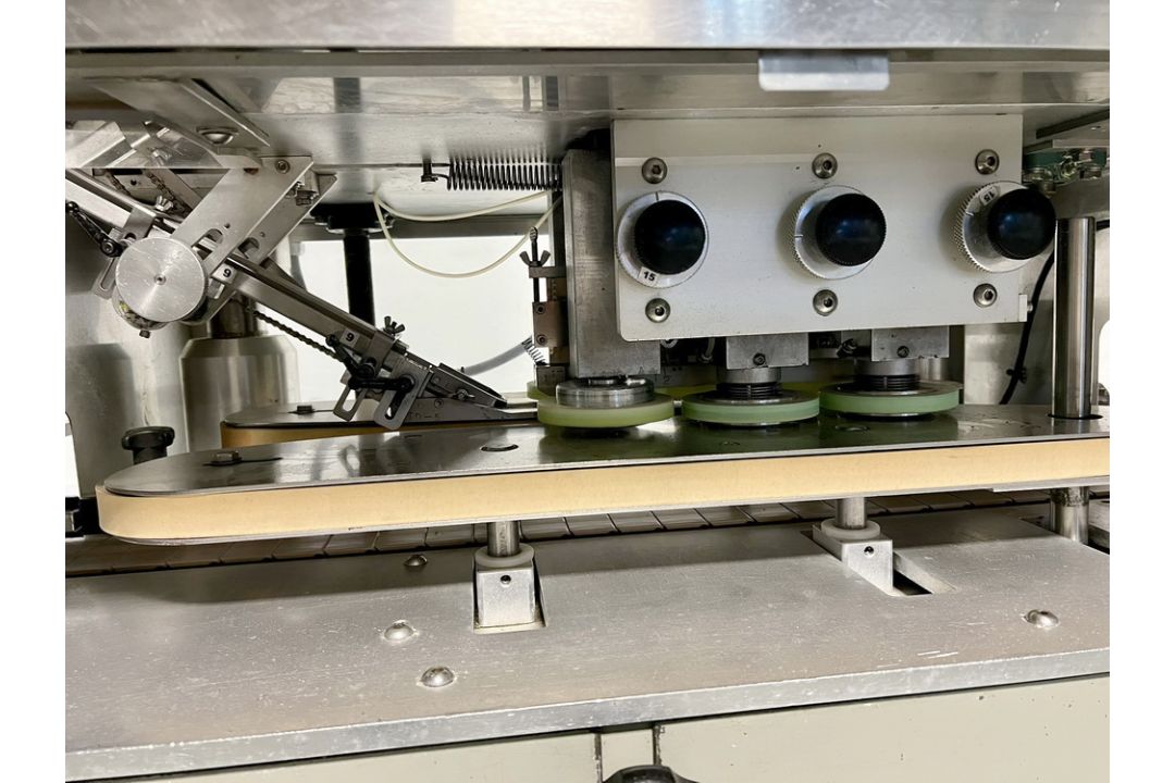 Kaps All 6-Spindle Automatic Capper with FSRF centrifugal cap feeder ...