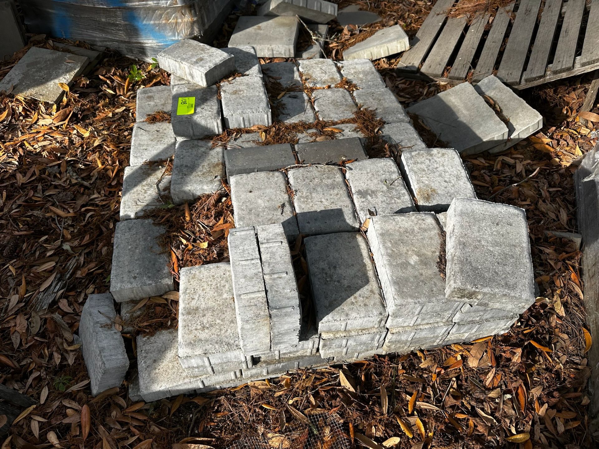 Concrete Retaining Wall Blocks - Image 2 of 2