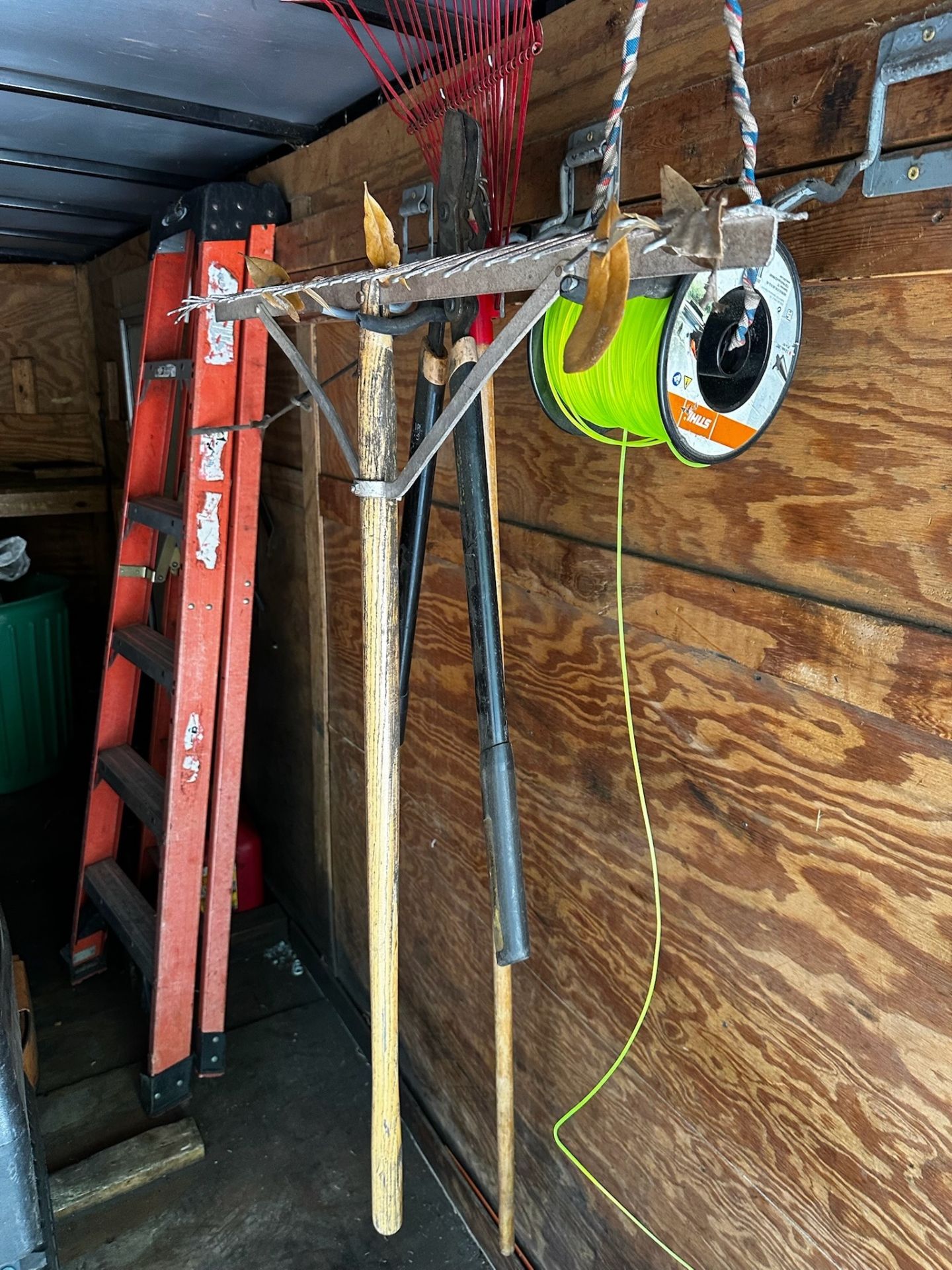 Contents of Trailer - Image 3 of 6