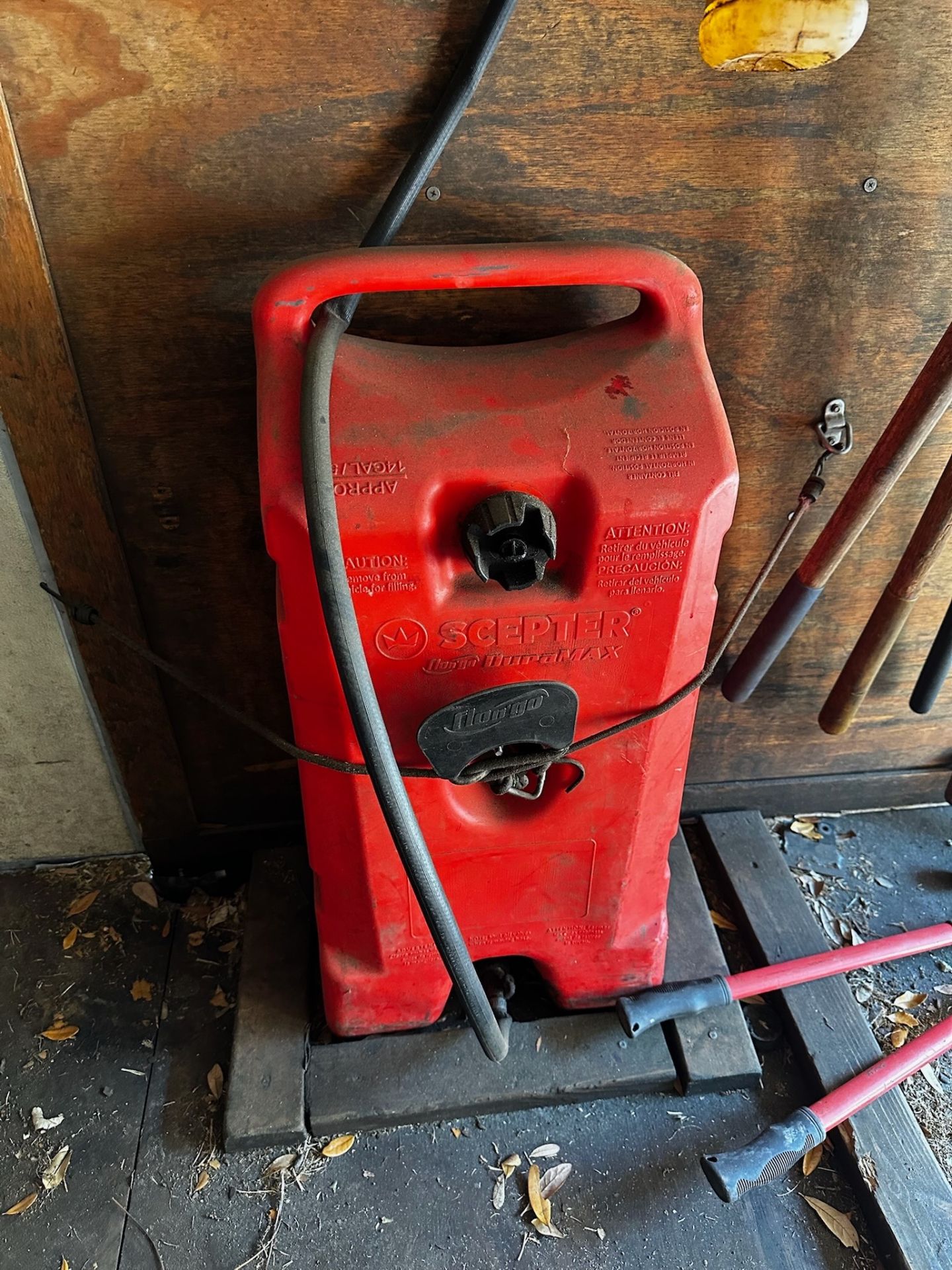 Contents of Trailer - Image 7 of 10