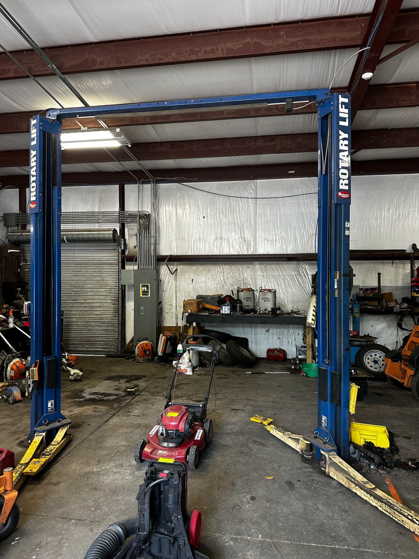 Rotary Vehicle Lift, 9000 lb Capacity - Image 14 of 14