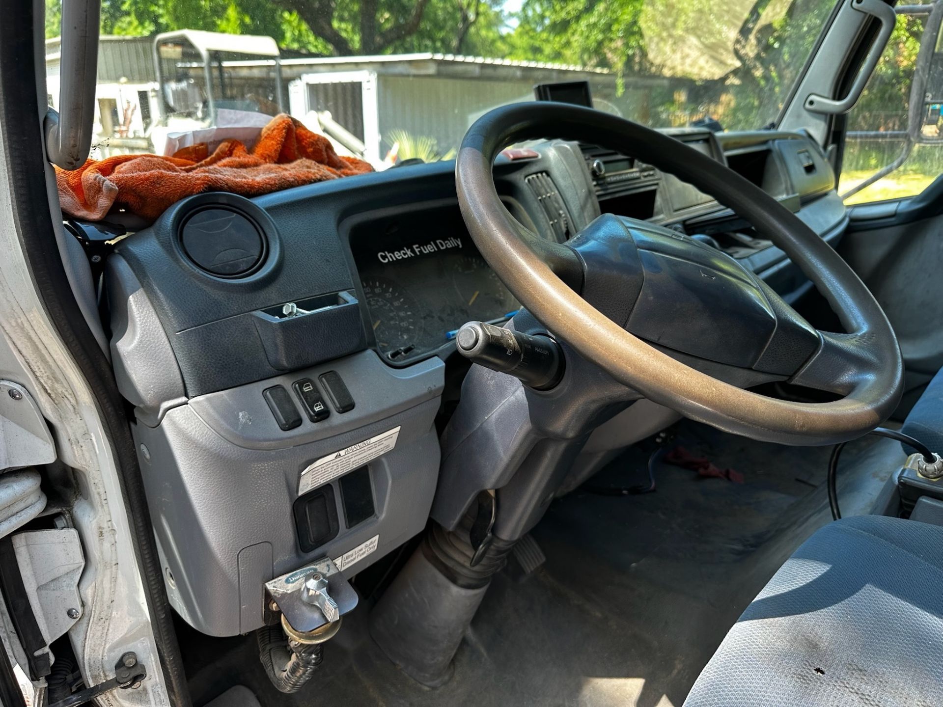 2013 Mitsubishi Fuso Landscape Dump Truck - Image 28 of 35