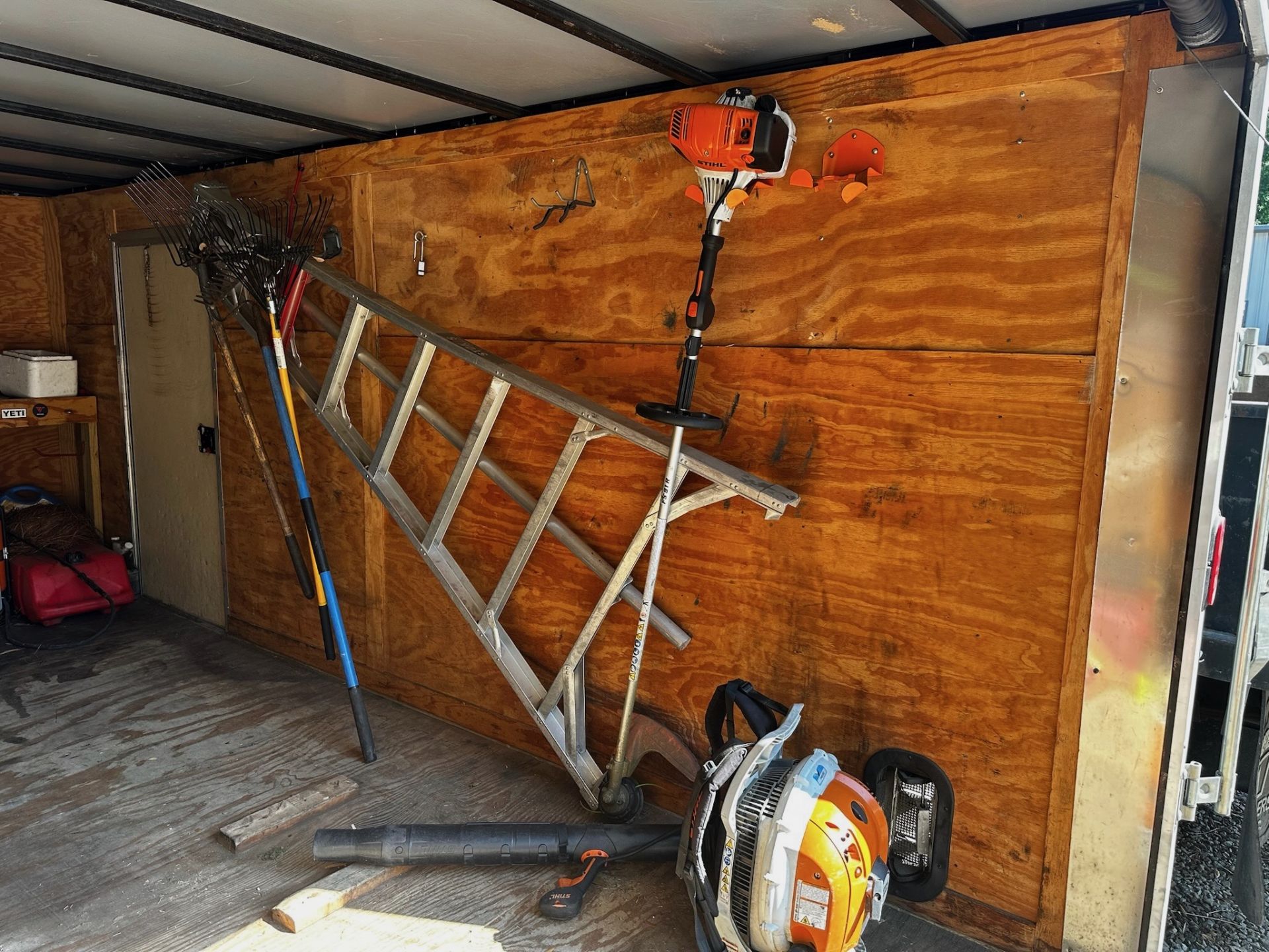 Contents of Trailer - Image 11 of 14