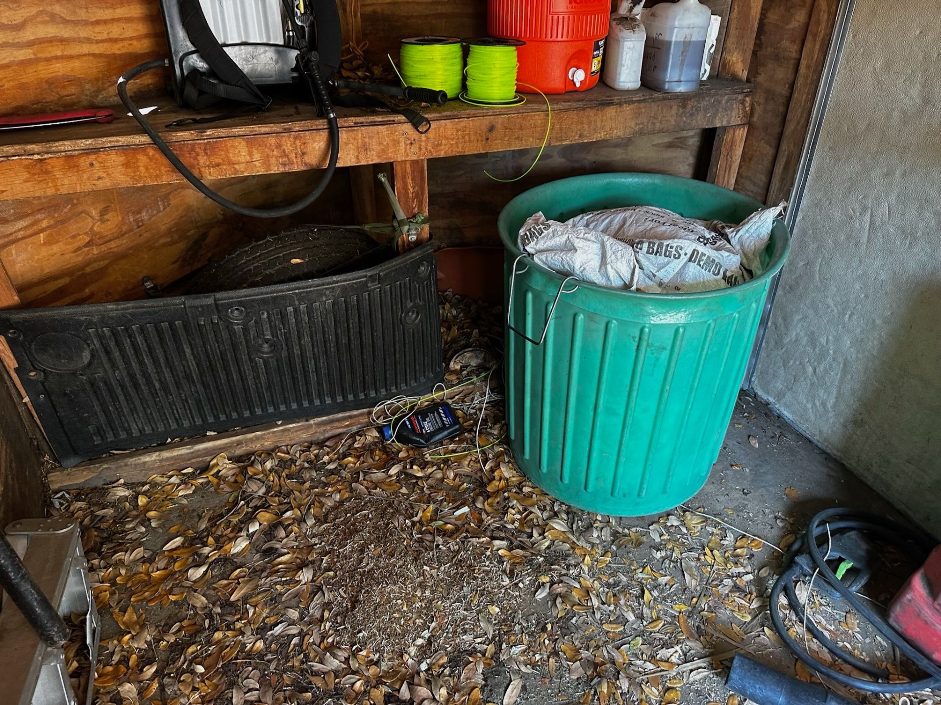 Contents of Trailer - Image 5 of 10