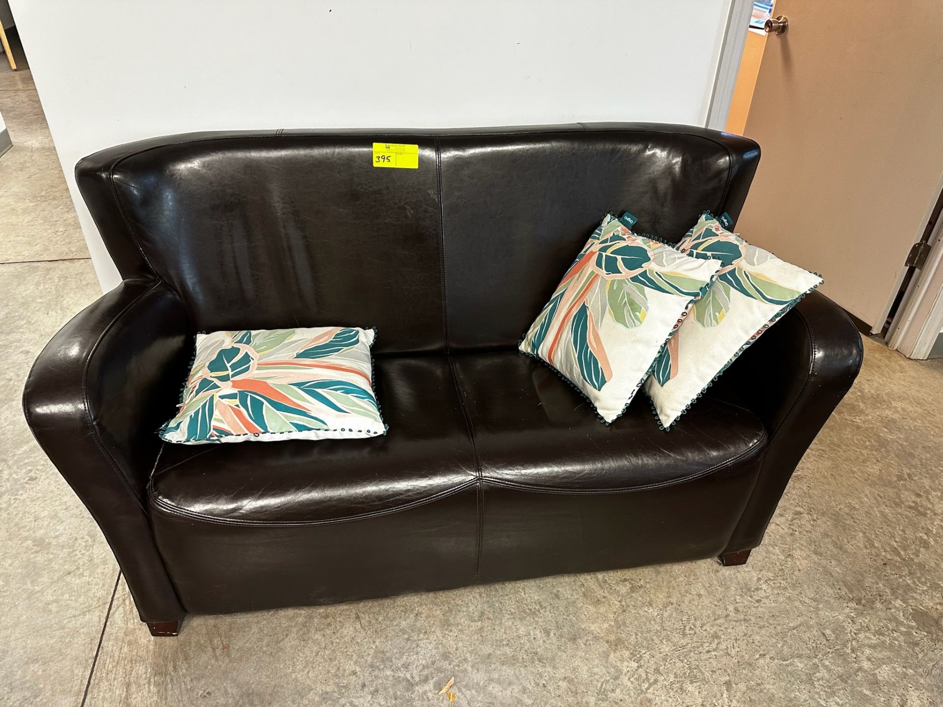 5' Sofa with Pillows