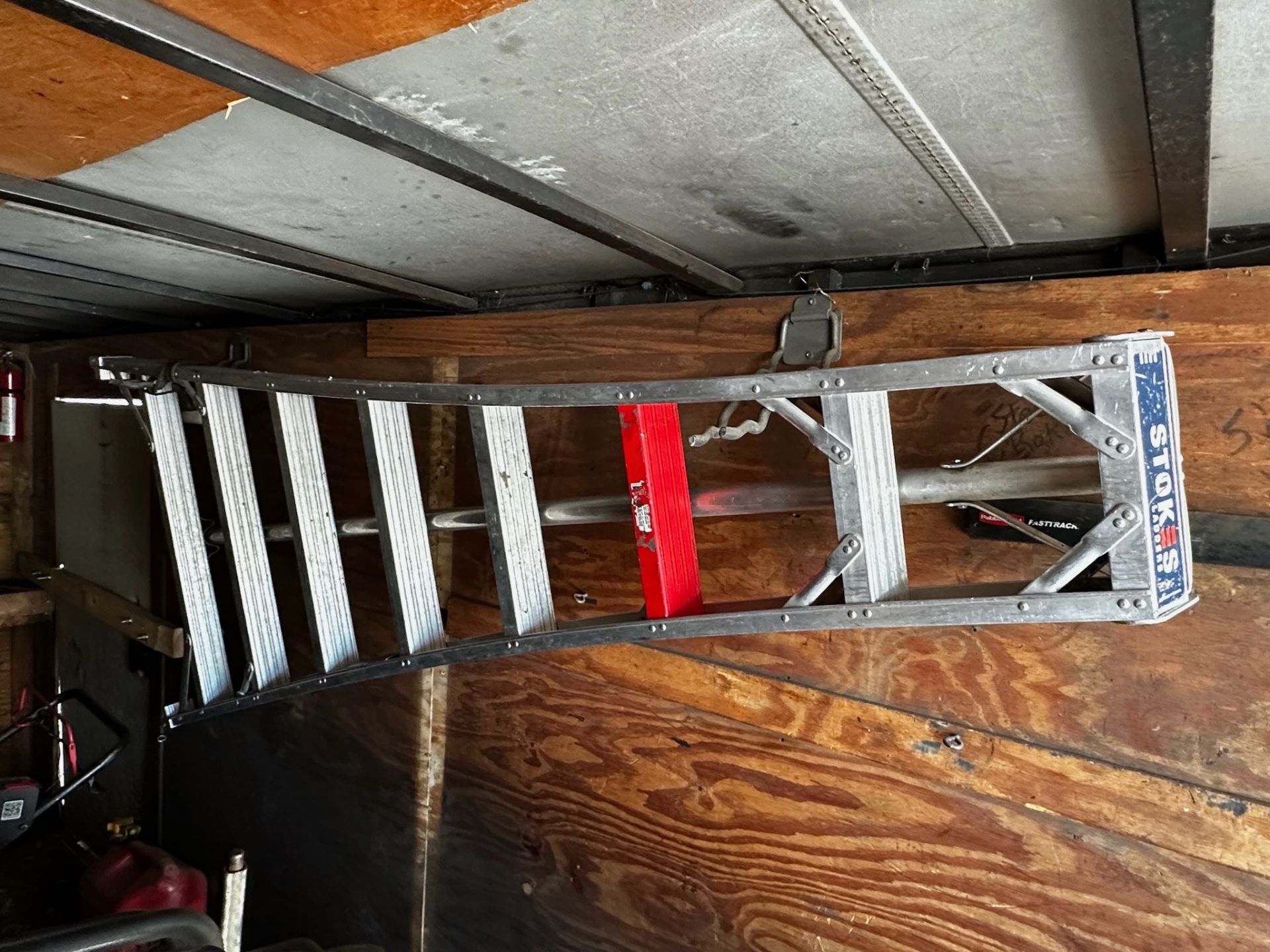 Contents of Trailer - Image 4 of 8