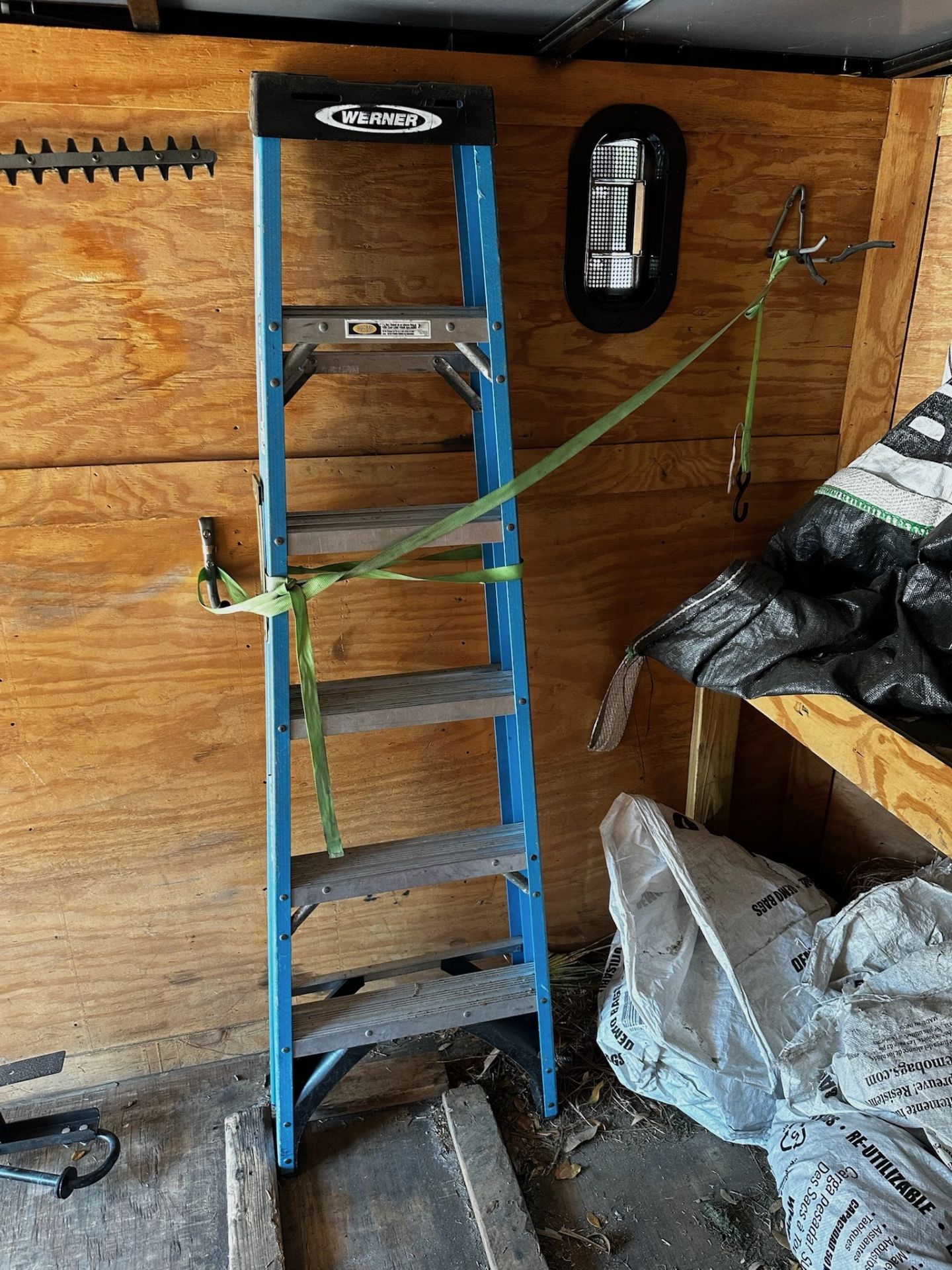 Contents of Trailer - Image 7 of 14