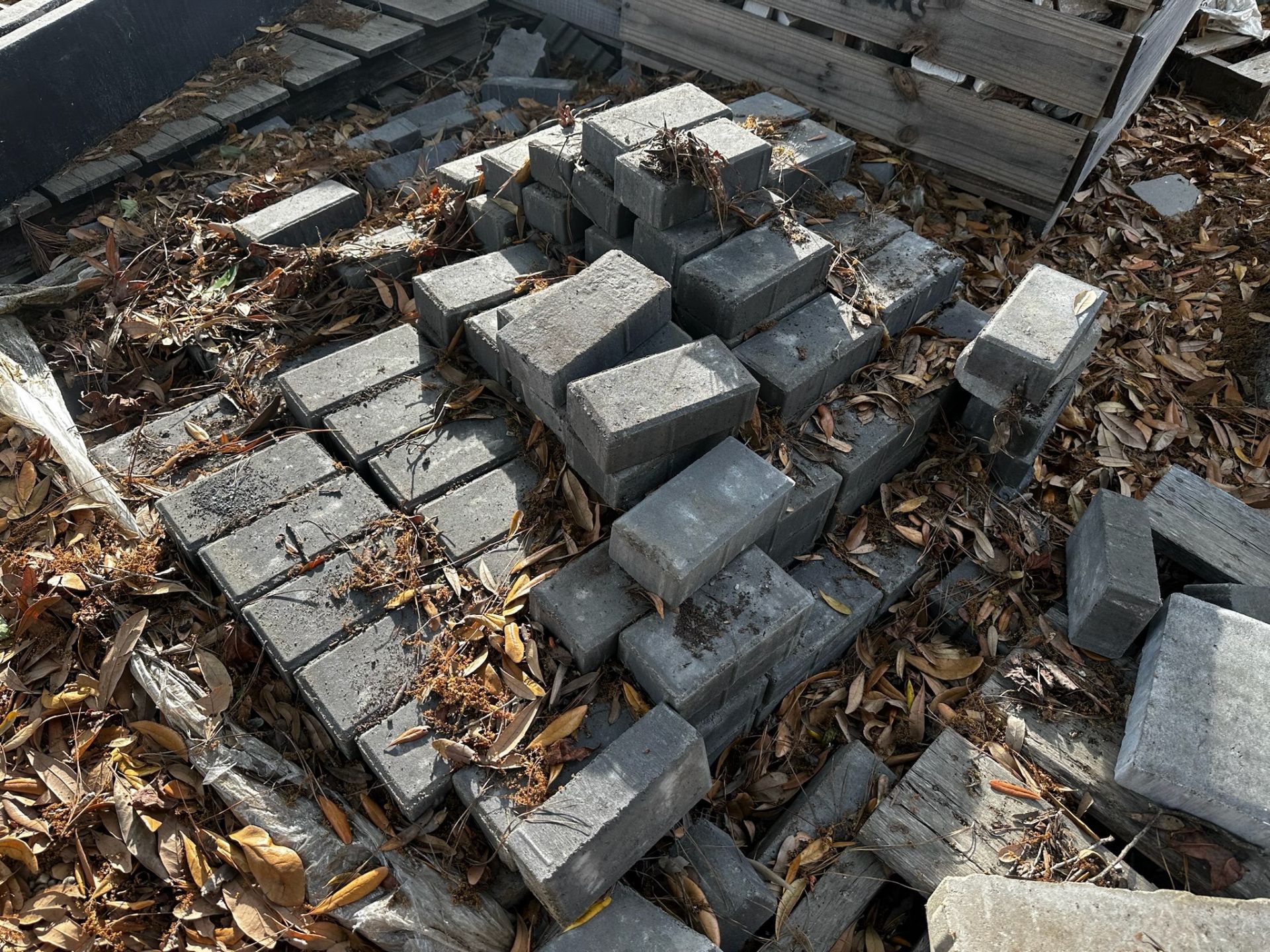 Concrete Edging Blocks - Image 3 of 4