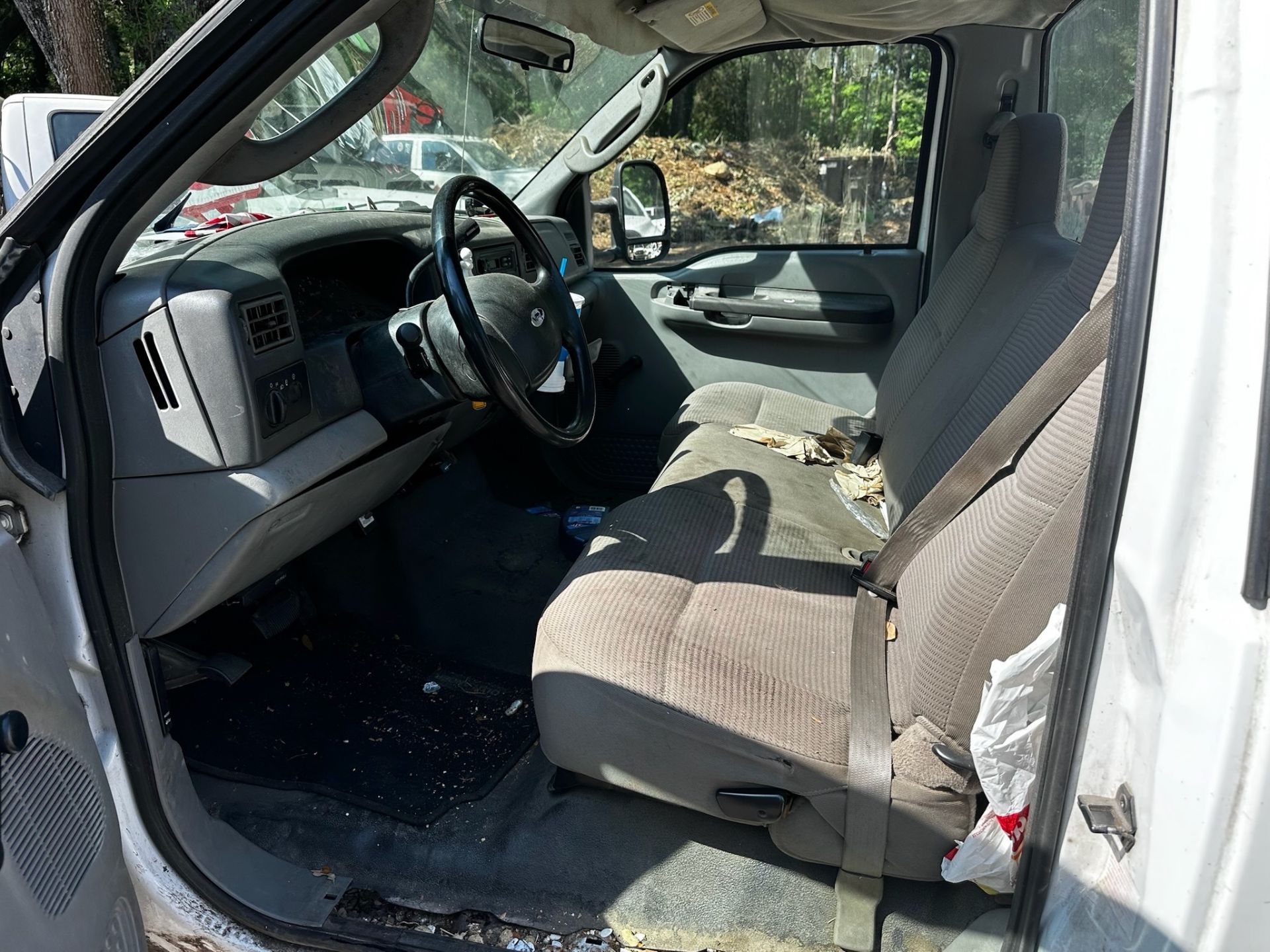 2004 Ford F250 - Image 11 of 15