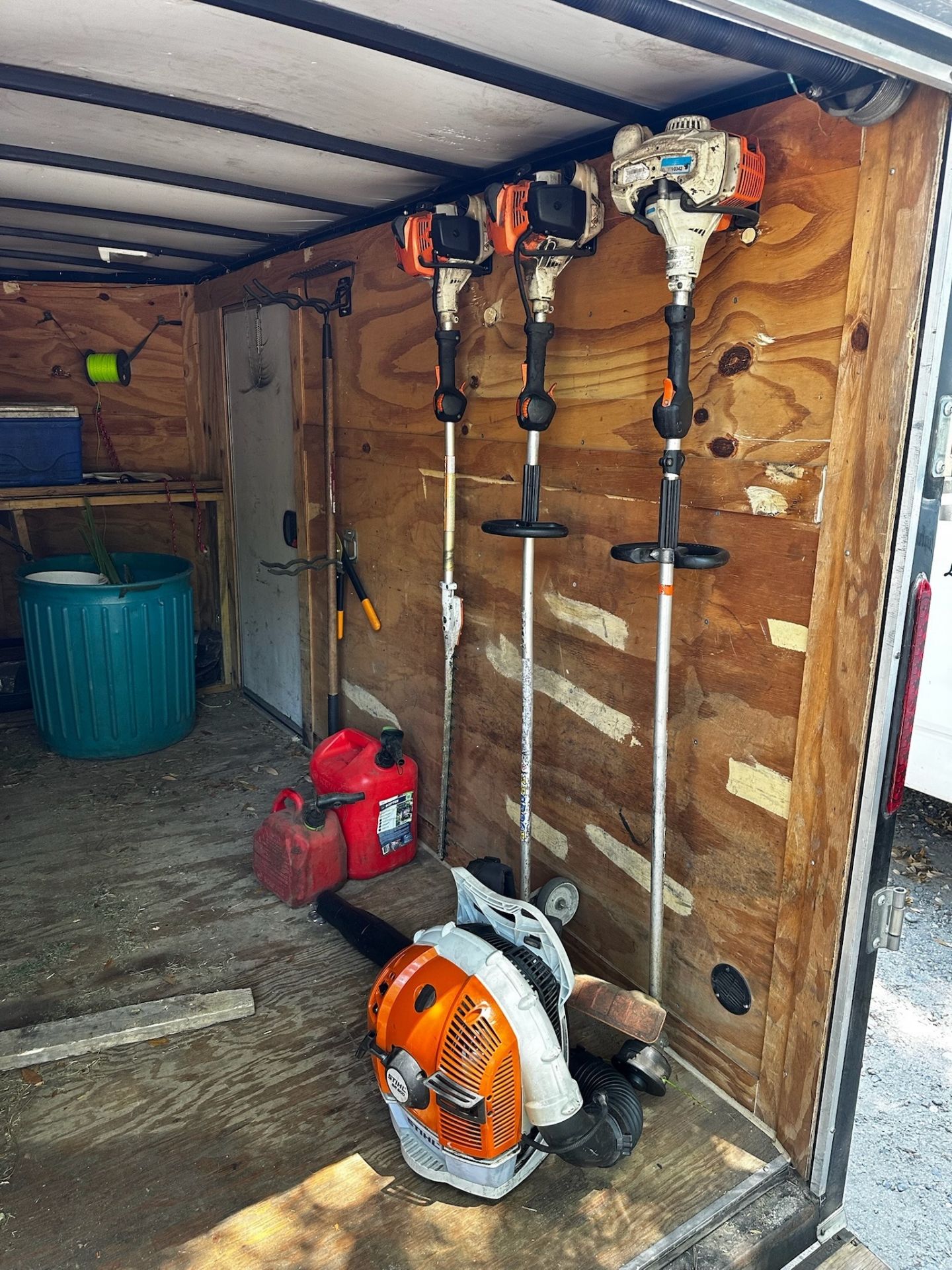 Contents of Trailer - Image 8 of 12