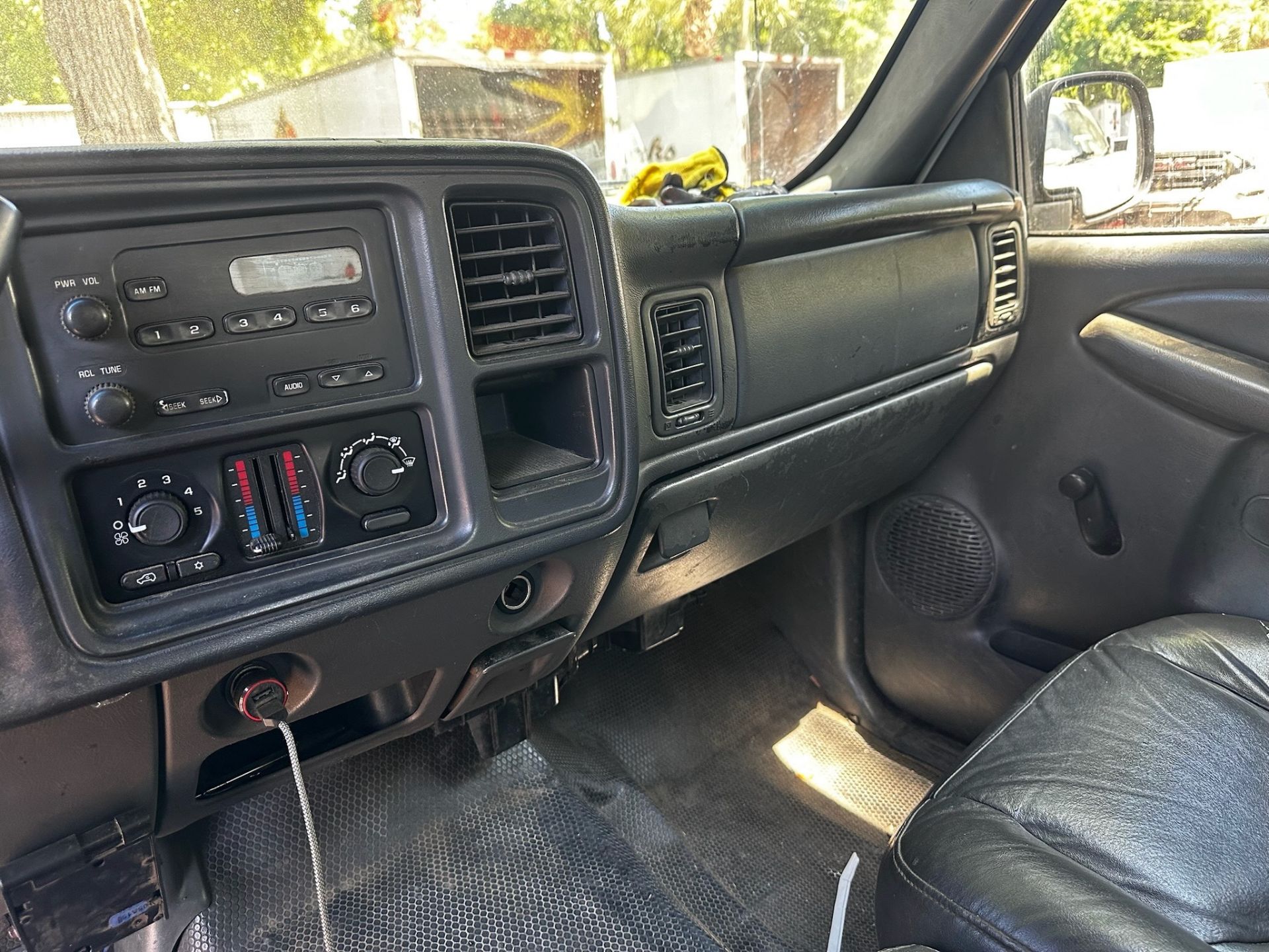 2004 Chevrolet Silverado 2500HD Crew Cab - Image 13 of 17
