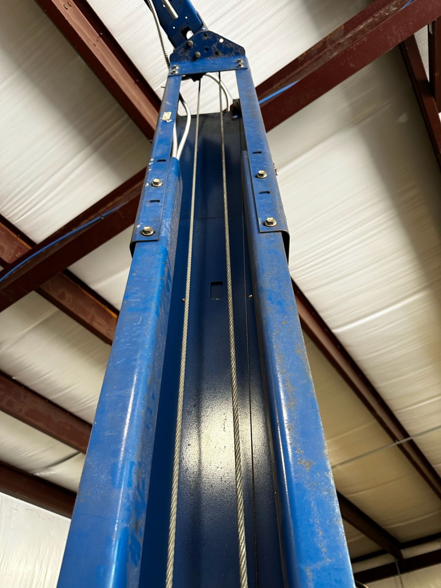 Rotary Vehicle Lift, 9000 lb Capacity - Image 9 of 14