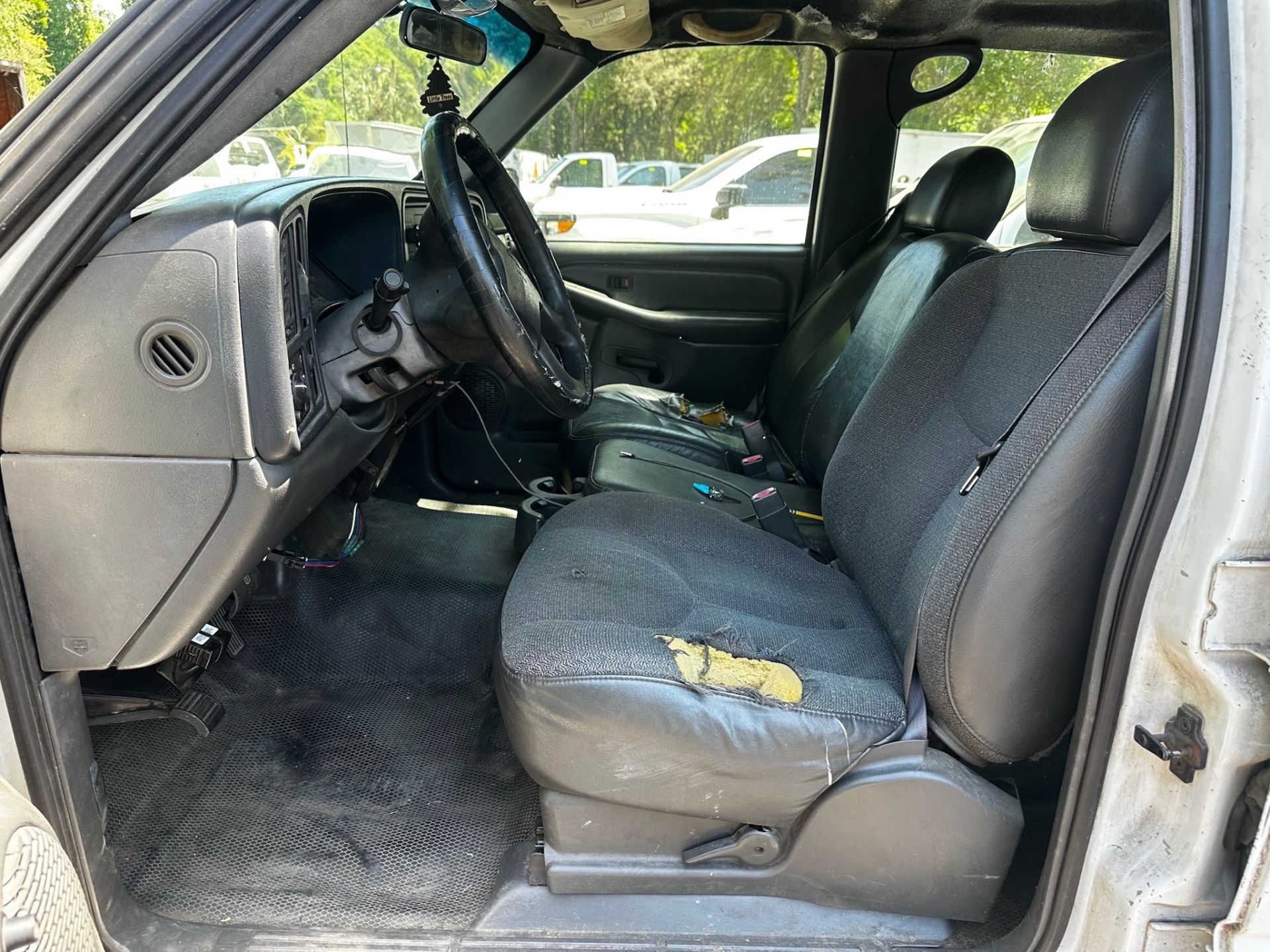 2004 Chevrolet Silverado 2500HD Crew Cab - Image 10 of 17