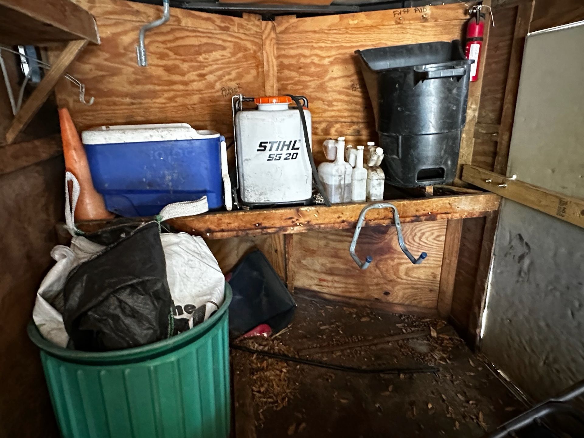 Contents of Trailer - Image 5 of 8