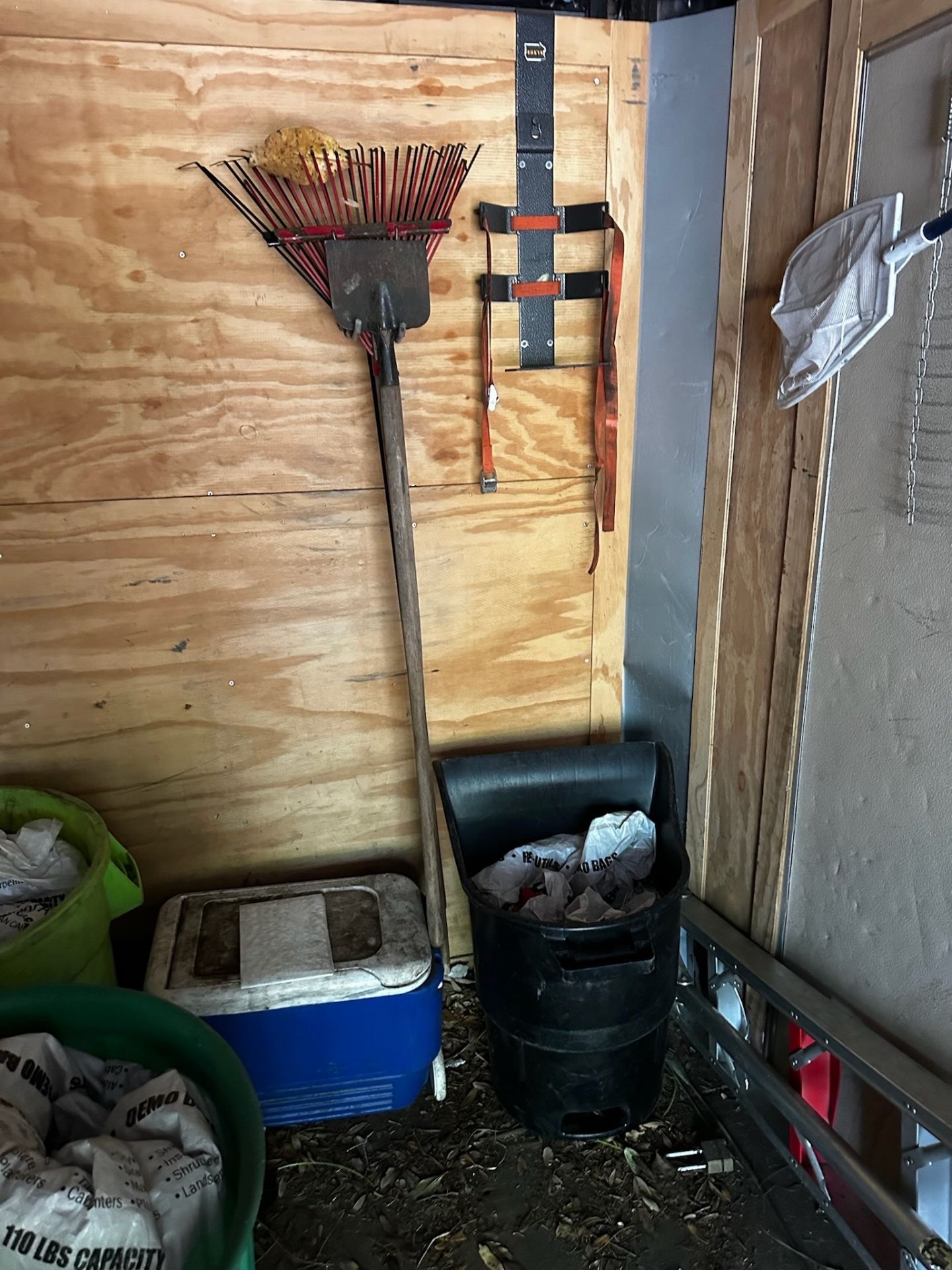 Contents of Trailer - Image 6 of 13