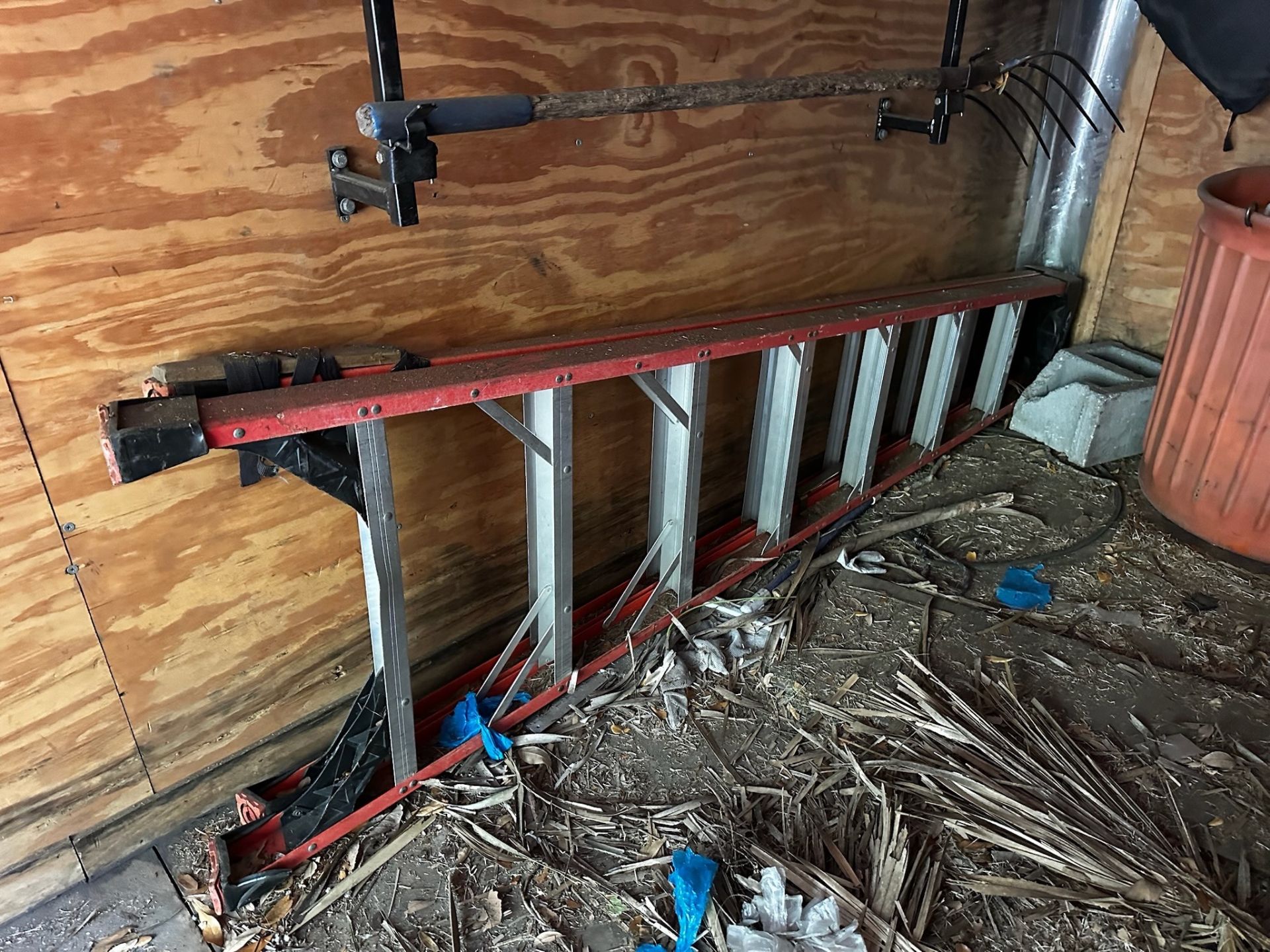 Contents of Trailer - Image 4 of 12