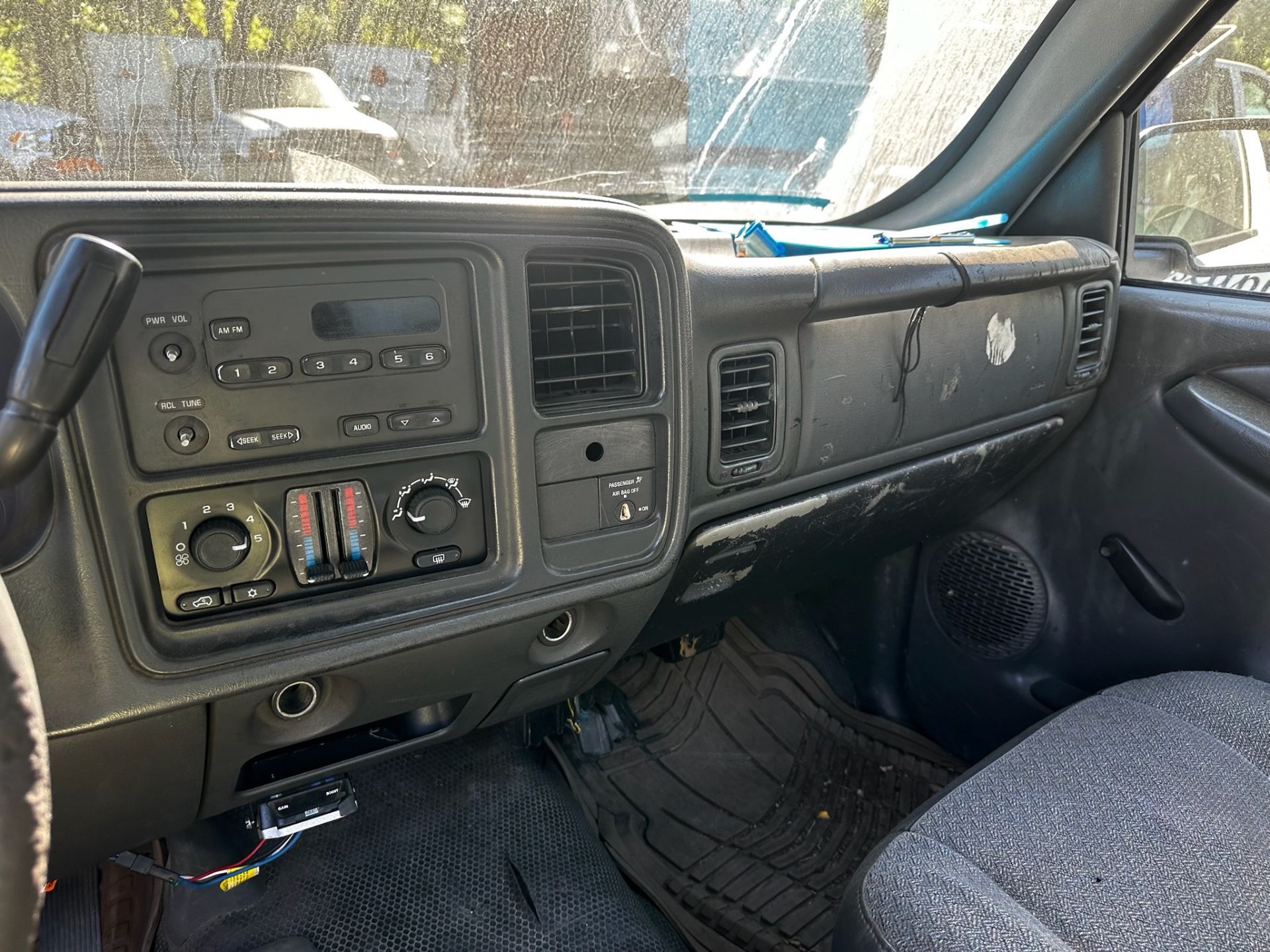 2007 GMC Sierra 2500 - Image 13 of 15