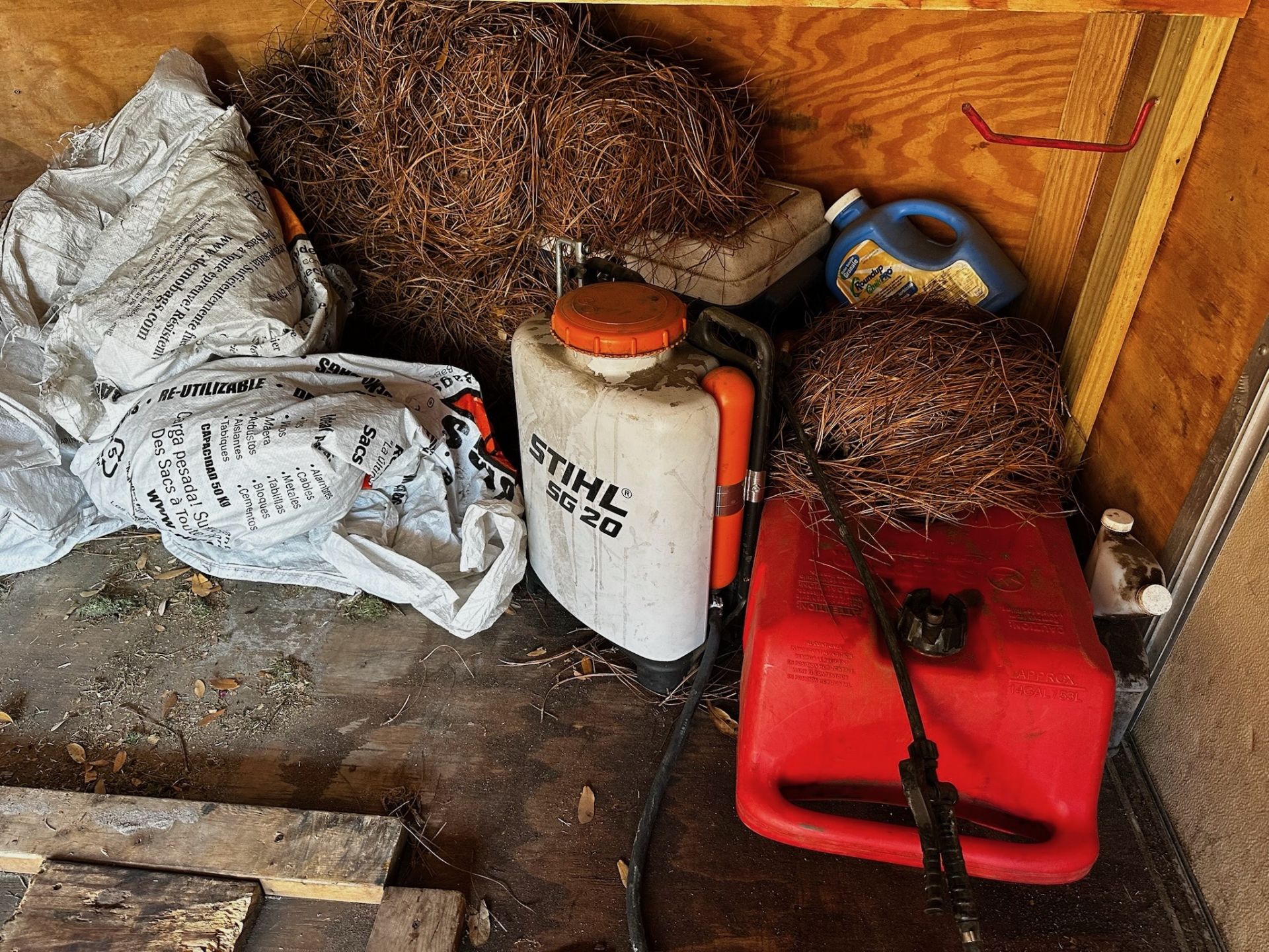 Contents of Trailer - Image 9 of 14