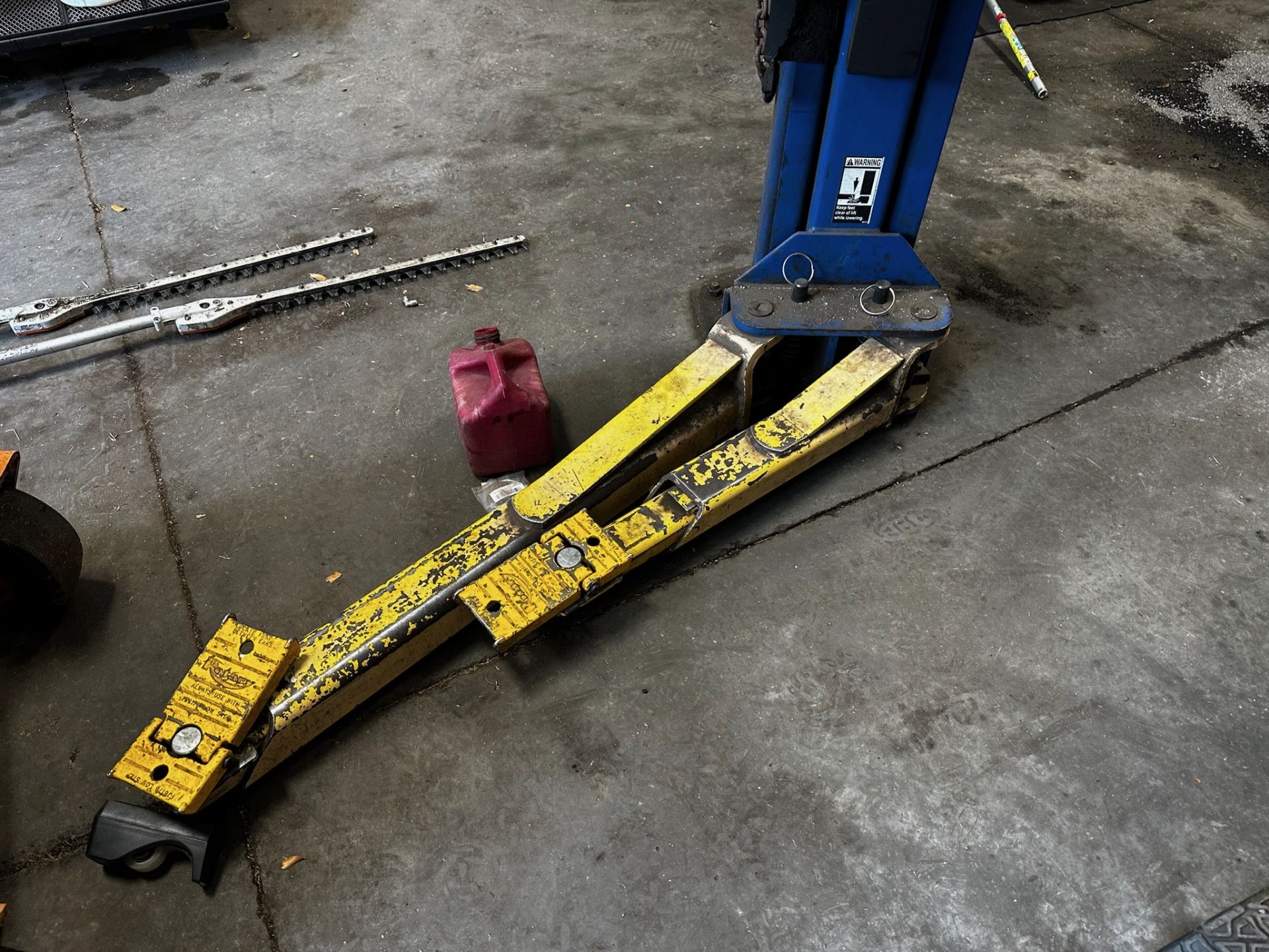Rotary Vehicle Lift, 9000 lb Capacity - Image 5 of 14