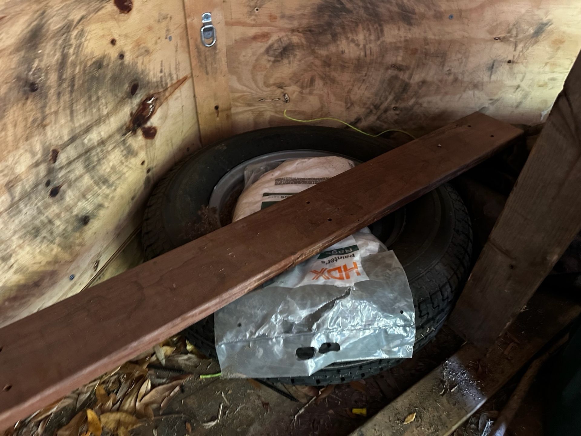 Contents of Trailer - Image 6 of 12