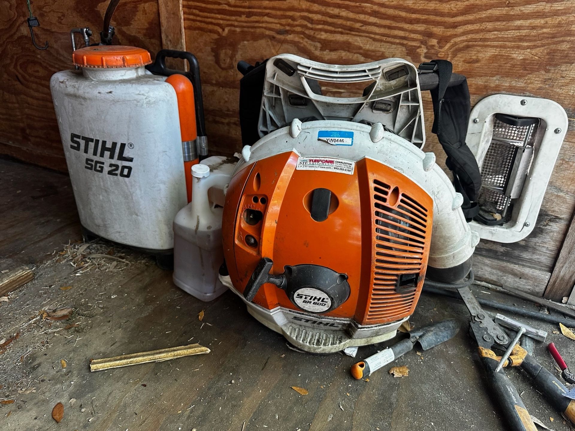 Contents of Trailer - Image 12 of 12