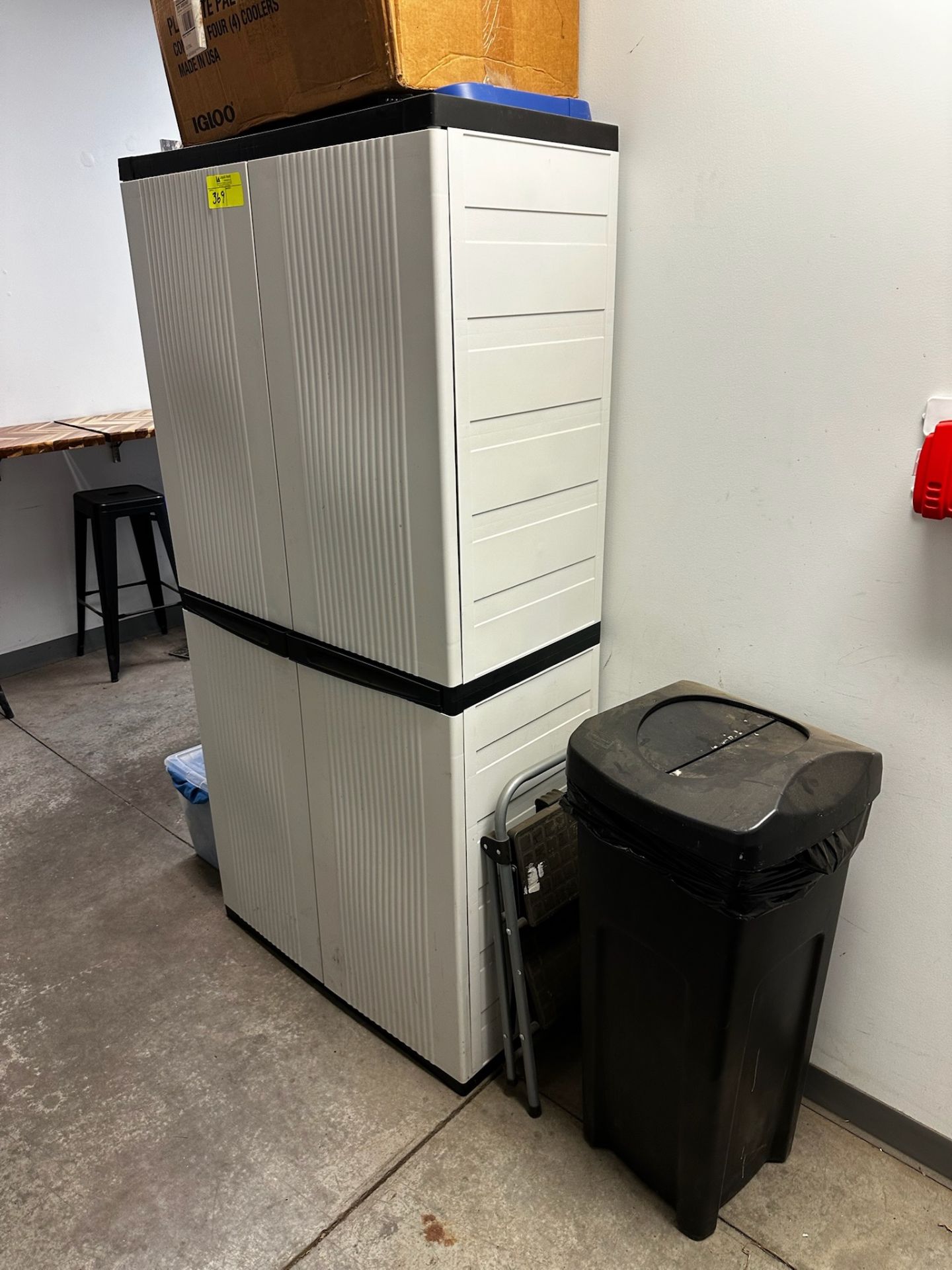 Plastic Storage Cabinet and Contents - Image 2 of 3