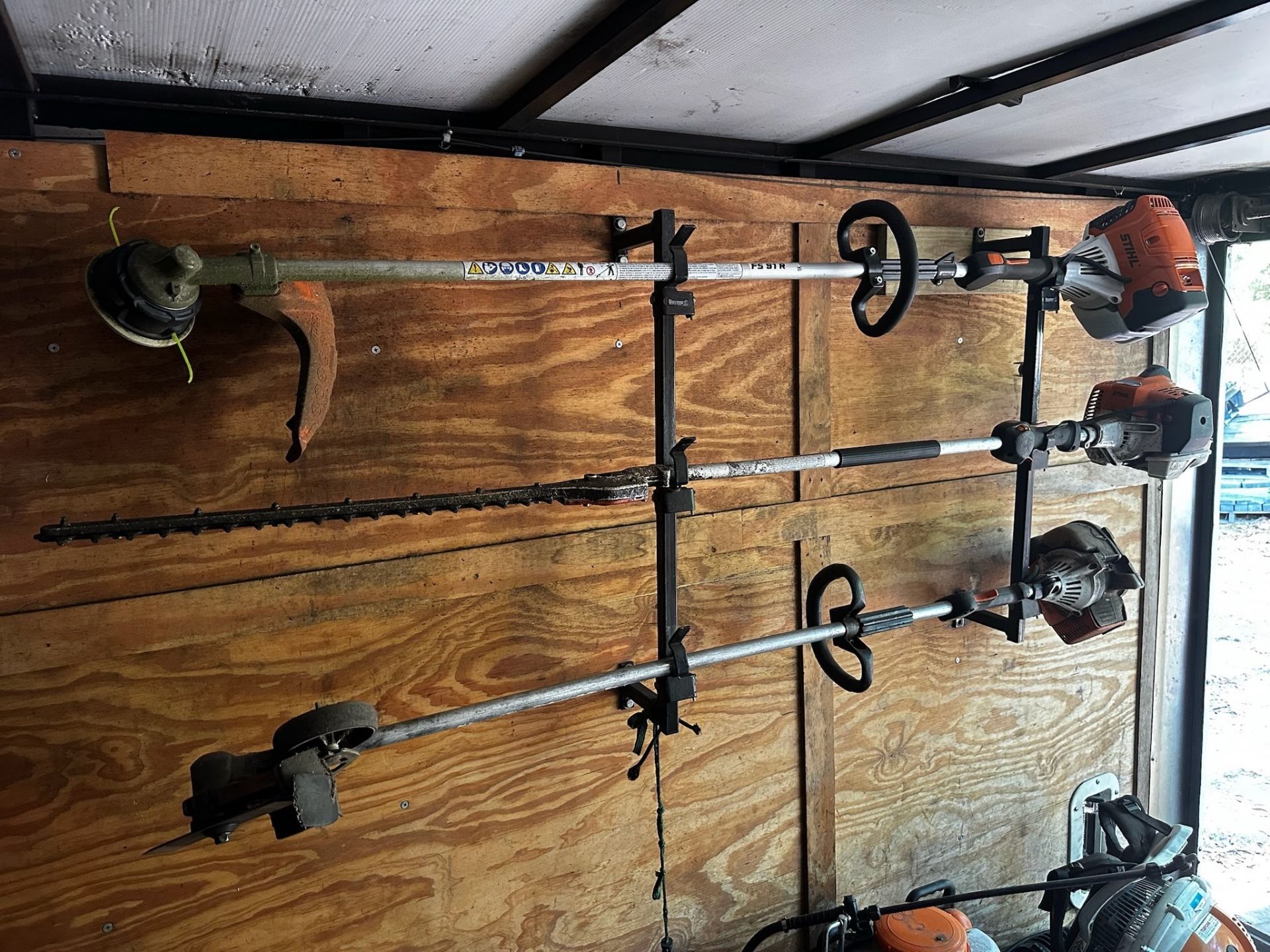 Contents of Trailer - Image 10 of 12