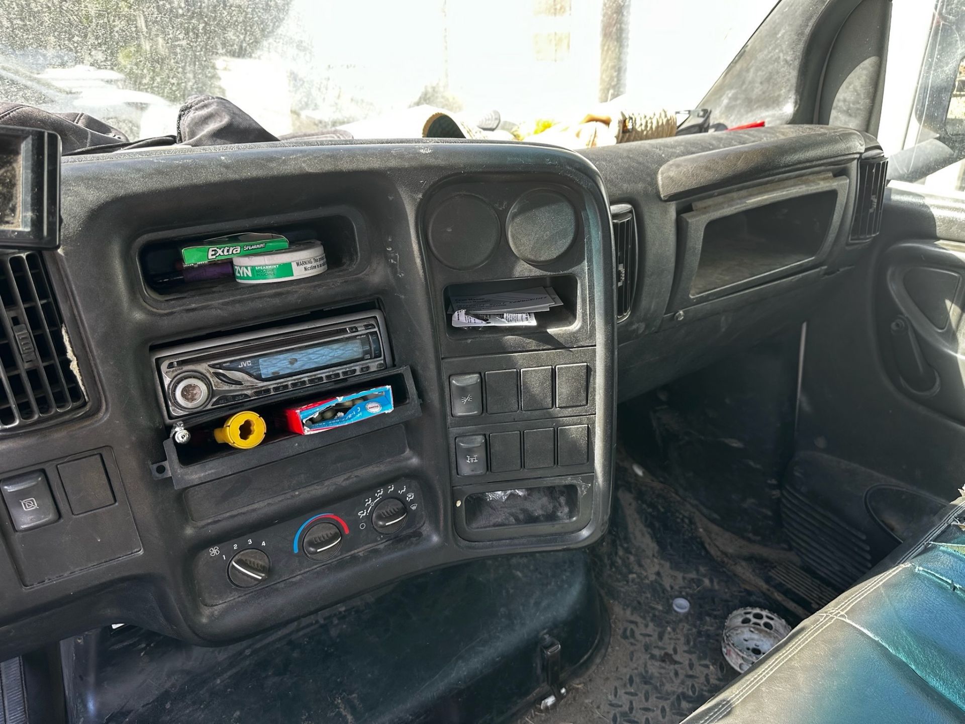 2006 Chevy 4500 Dump Truck - Image 16 of 20