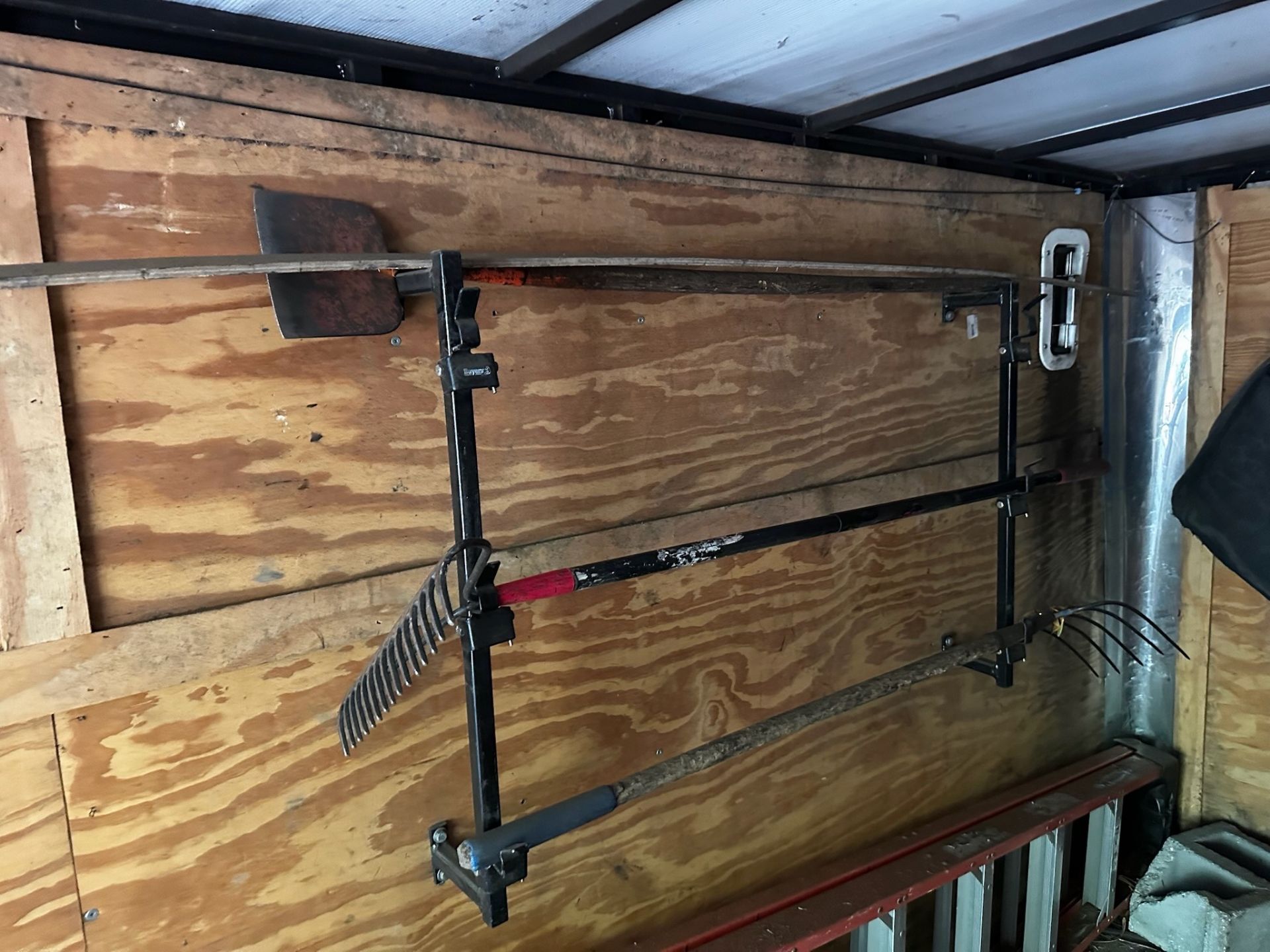 Contents of Trailer - Image 5 of 12