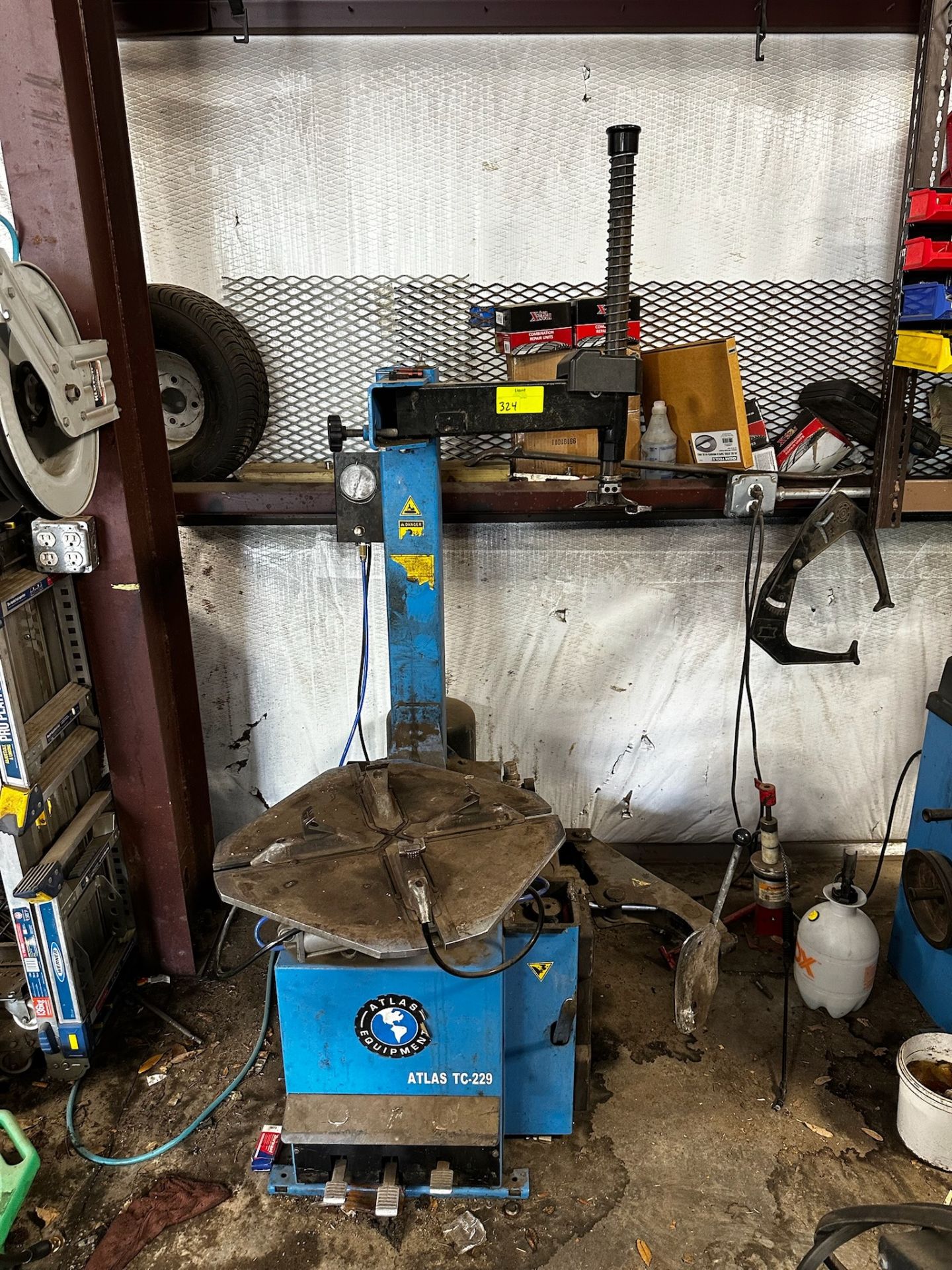 Atlas TC-229 Tire Changer