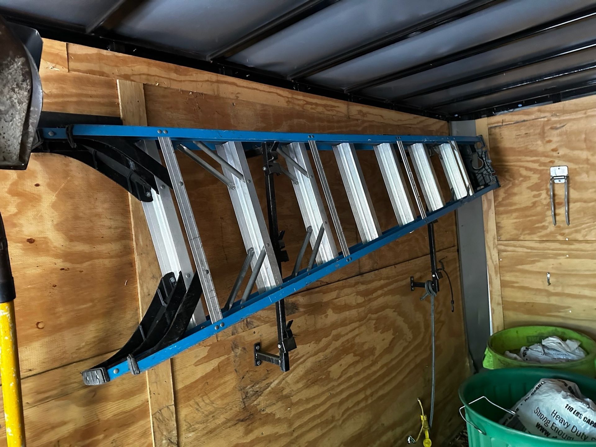 Contents of Trailer - Image 4 of 13
