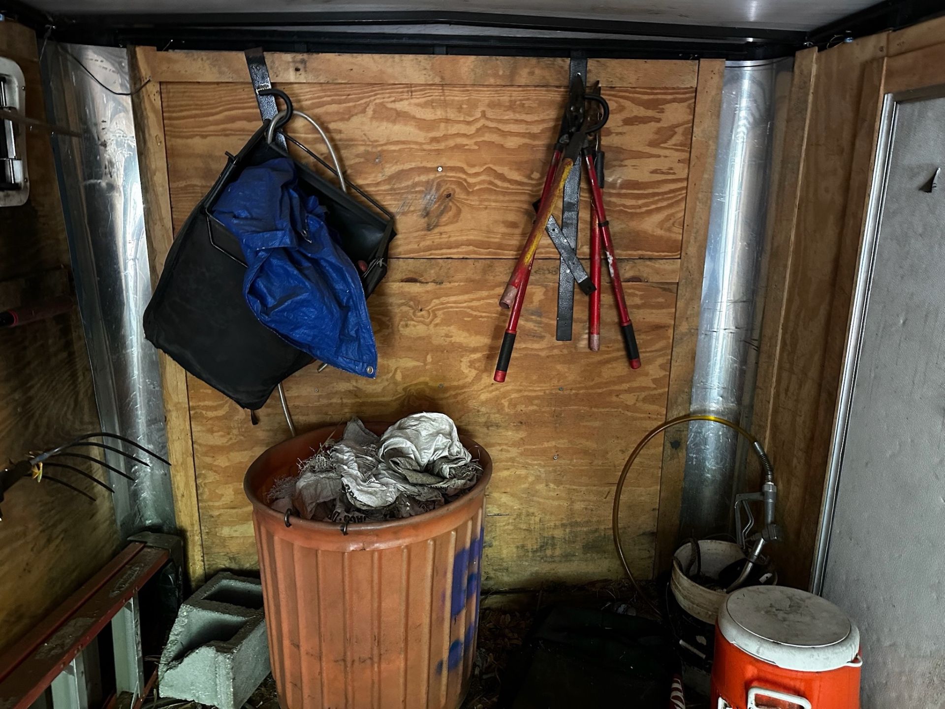 Contents of Trailer - Image 6 of 12