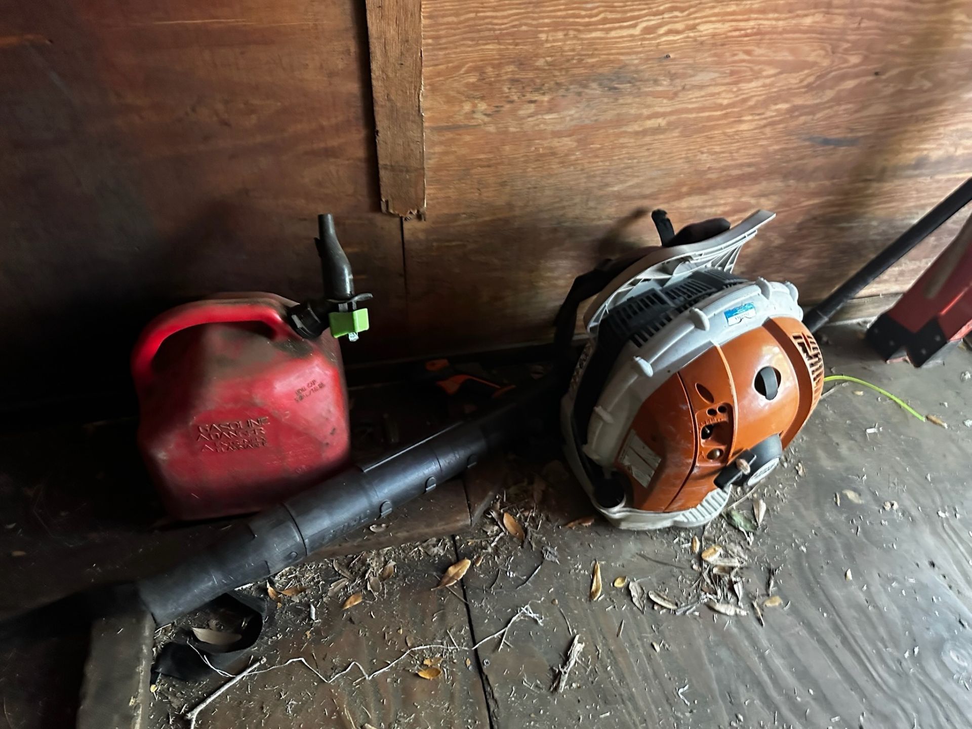 Contents of Trailer - Image 9 of 12