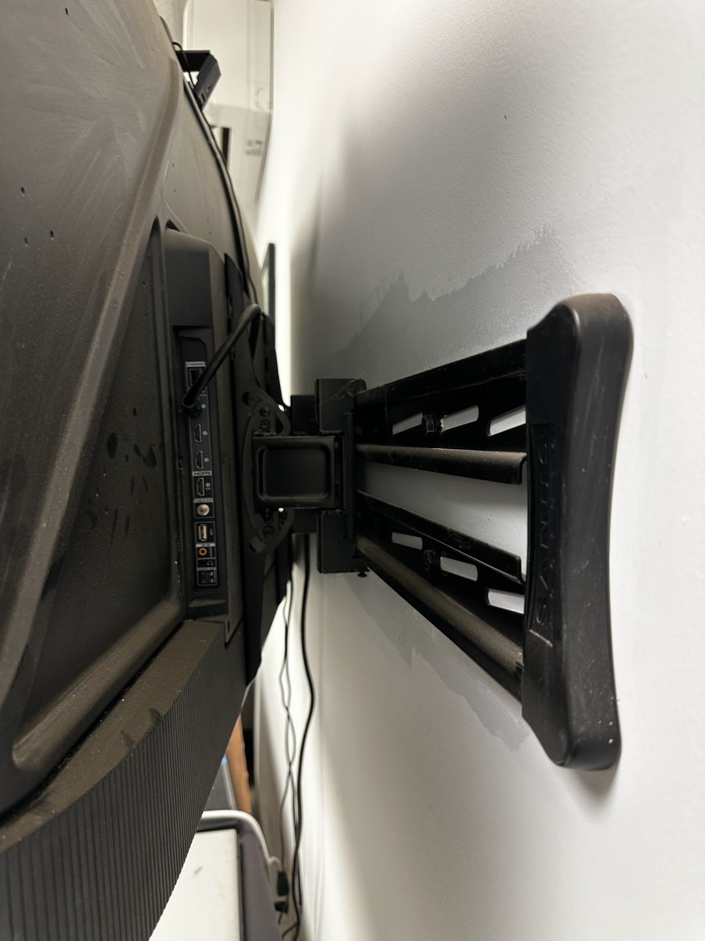 TLC Flat Screen TV, Logi Webcam, and Wall Mount - Image 4 of 5