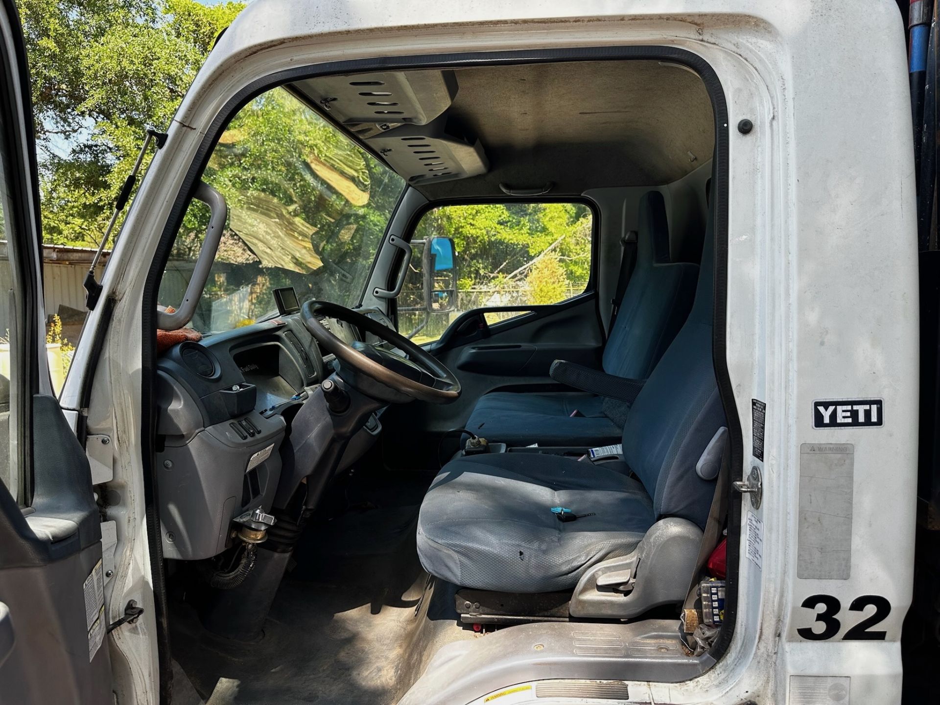 2013 Mitsubishi Fuso Landscape Dump Truck - Image 20 of 35