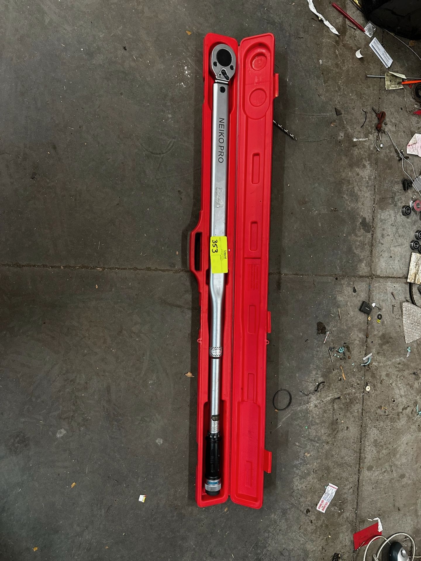 Neiko Pro Torque Wrench, 48" up to 700 ft-lbs