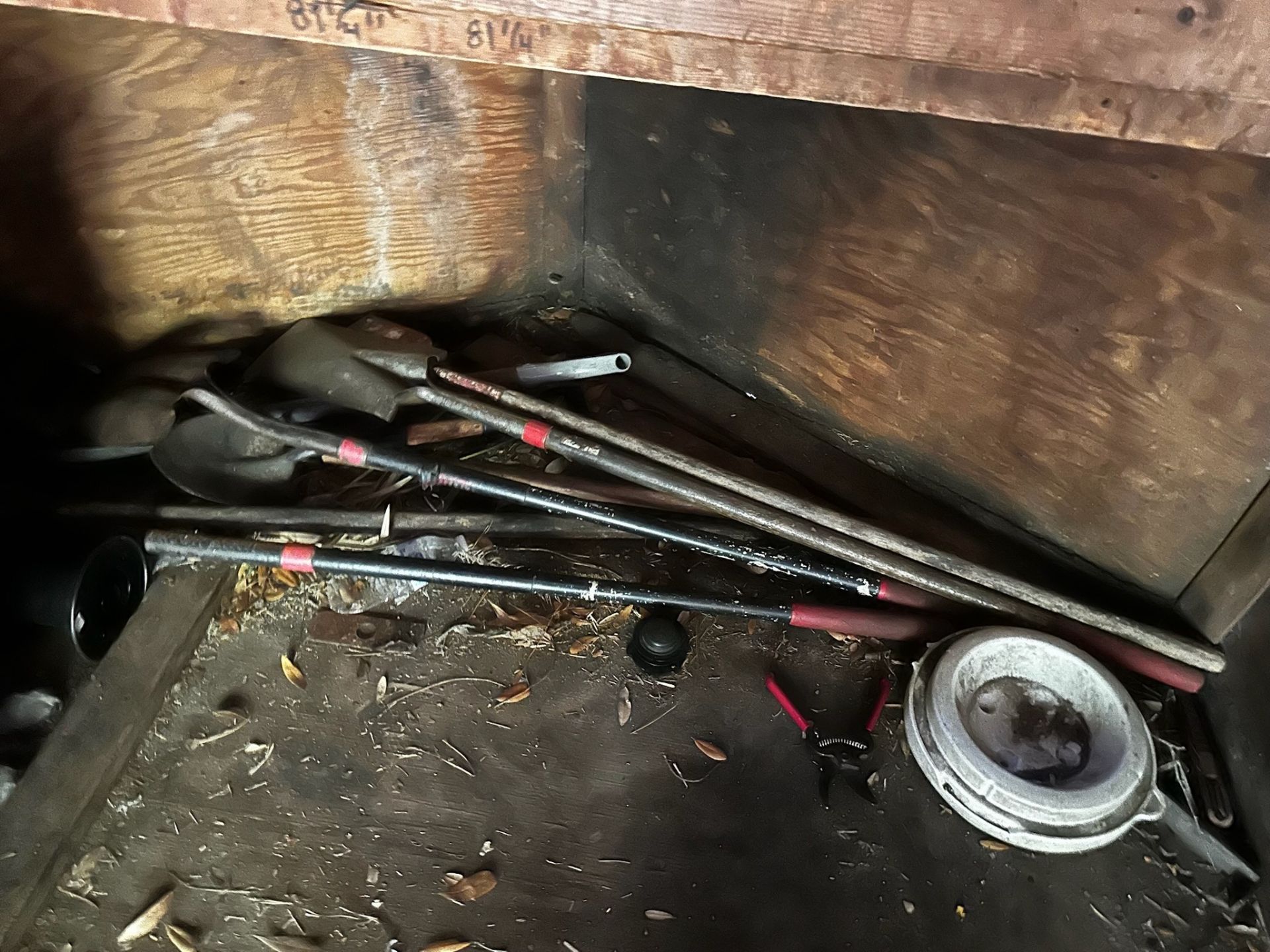 Contents of Trailer - Image 8 of 12