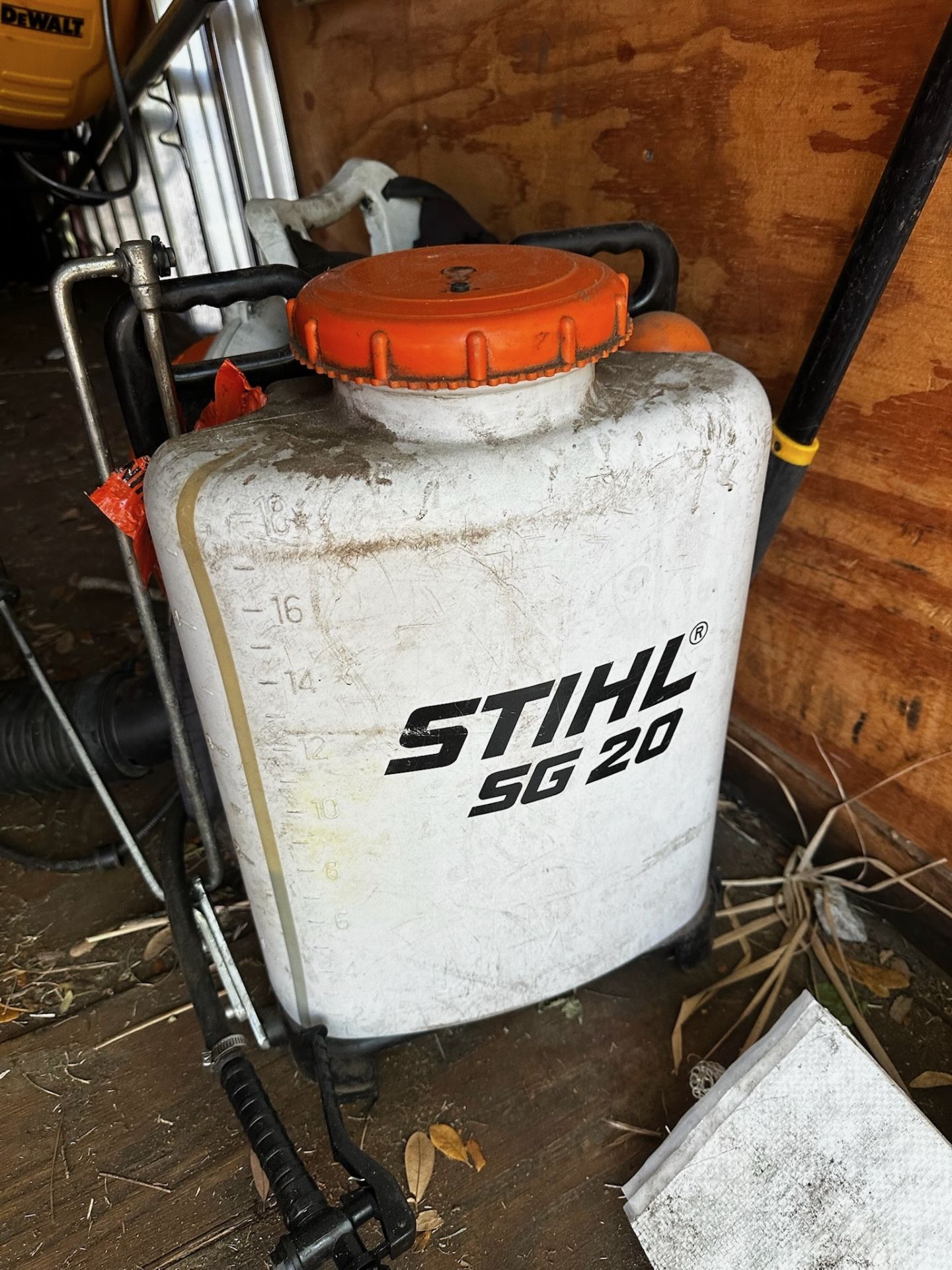 Contents of Trailer - Image 9 of 13
