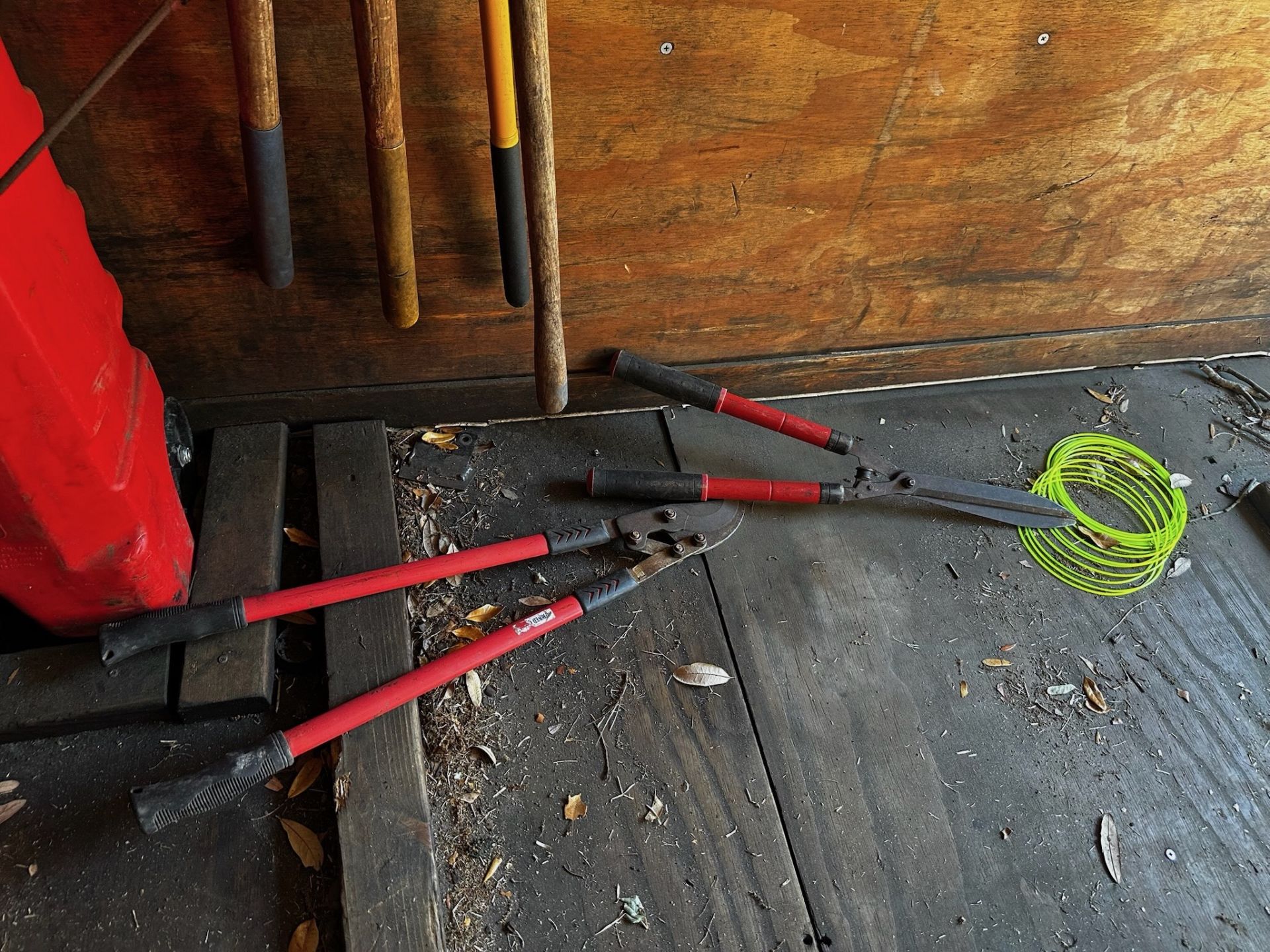 Contents of Trailer - Image 8 of 10