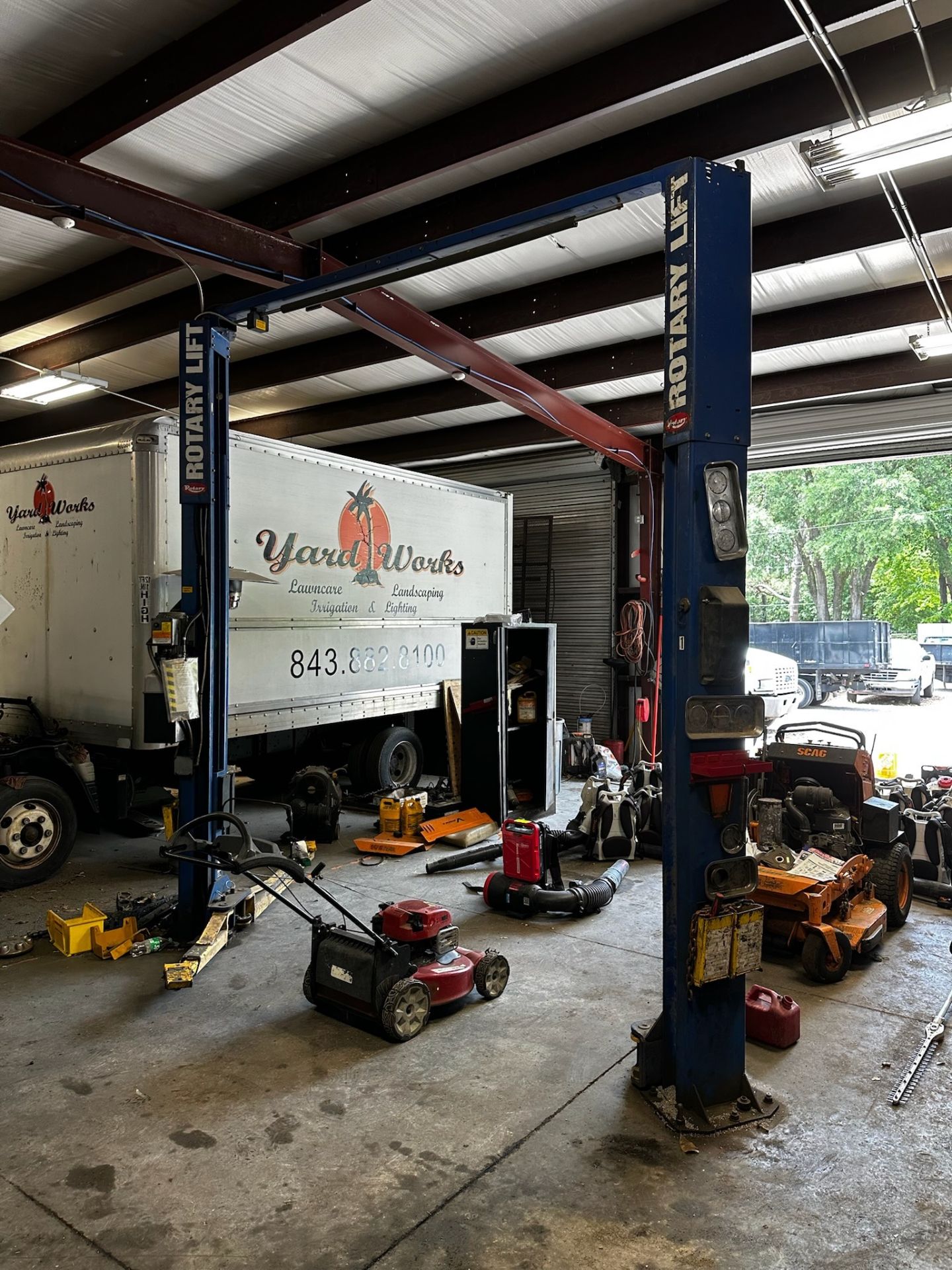 Rotary Vehicle Lift, 9000 lb Capacity - Image 3 of 14