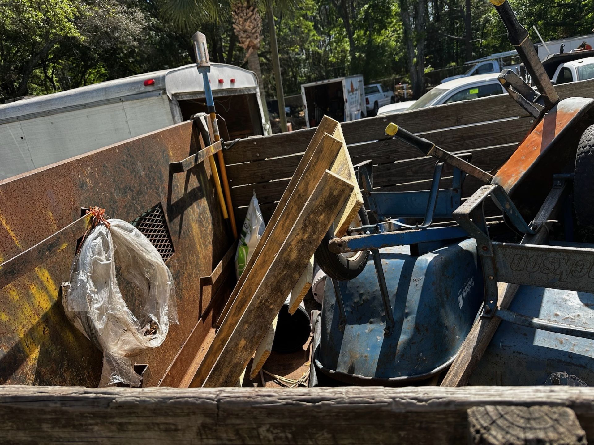 2007 Chevy C3500 Landscaping Dump Truck - Image 11 of 26