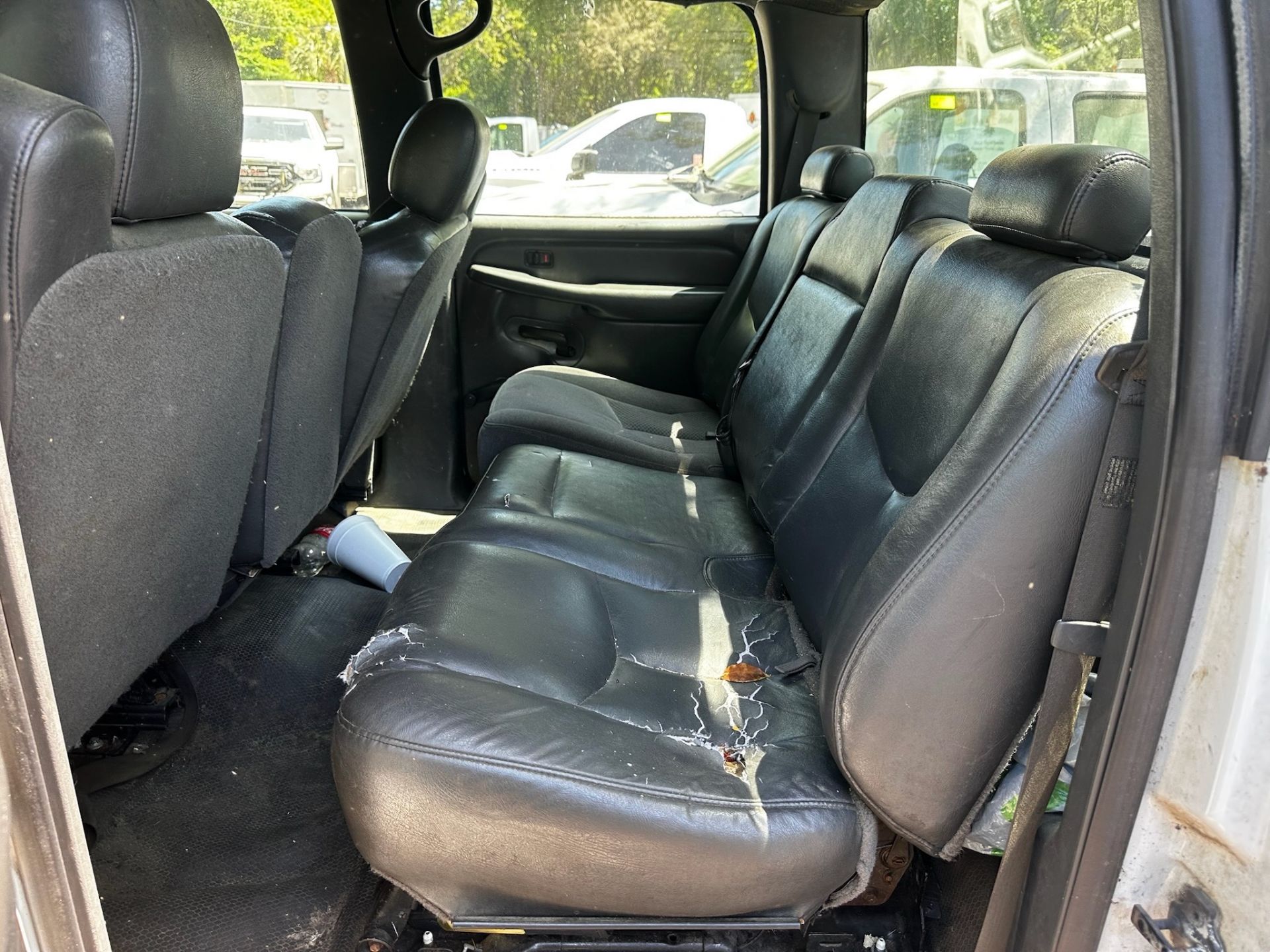 2004 Chevrolet Silverado 2500HD Crew Cab - Image 9 of 17