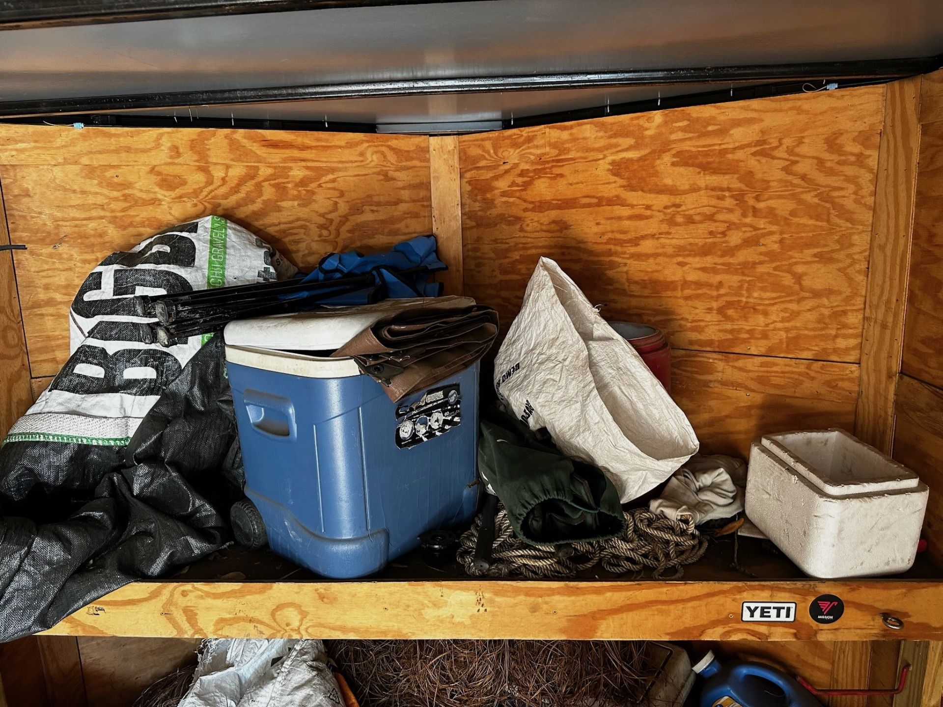 Contents of Trailer - Image 8 of 14