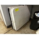 (2) 6' folding Tables