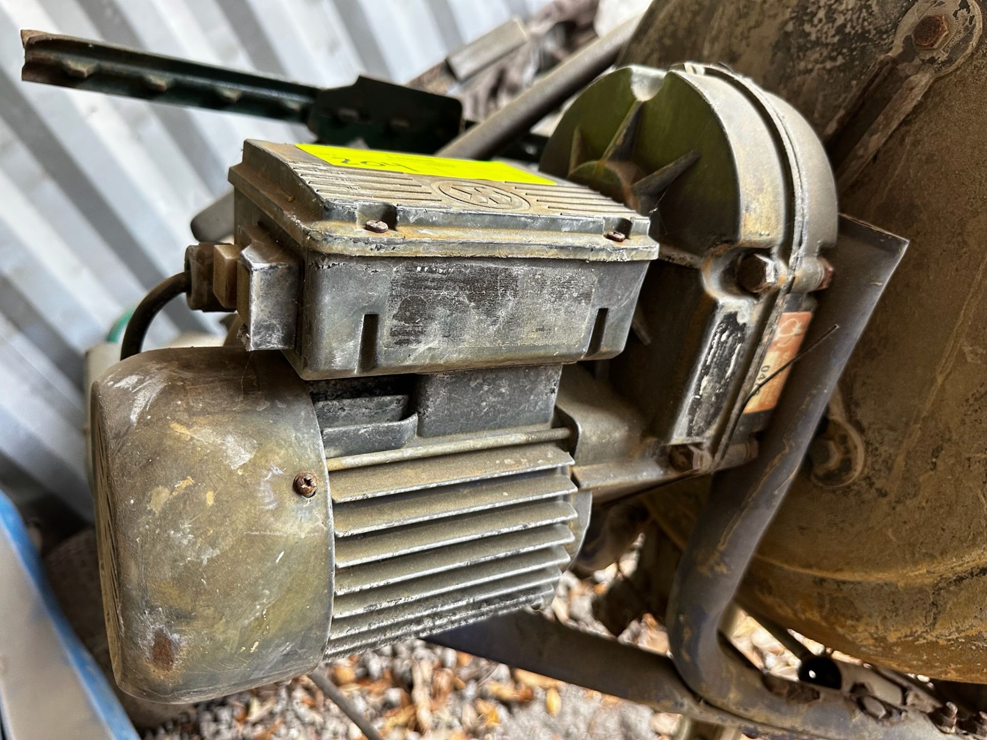 Cement Mixer - Image 5 of 6