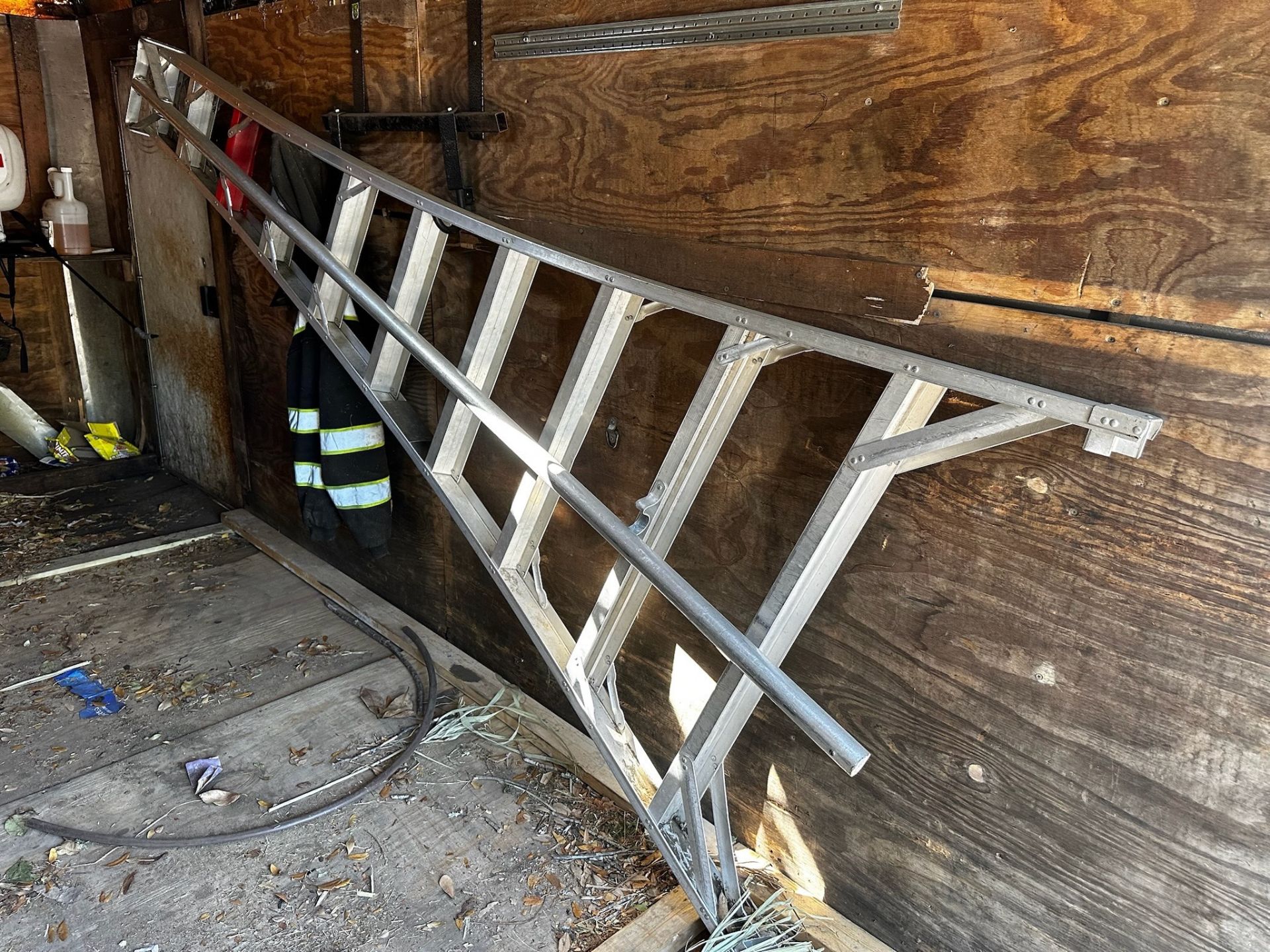 Contents of Trailer - Image 8 of 8