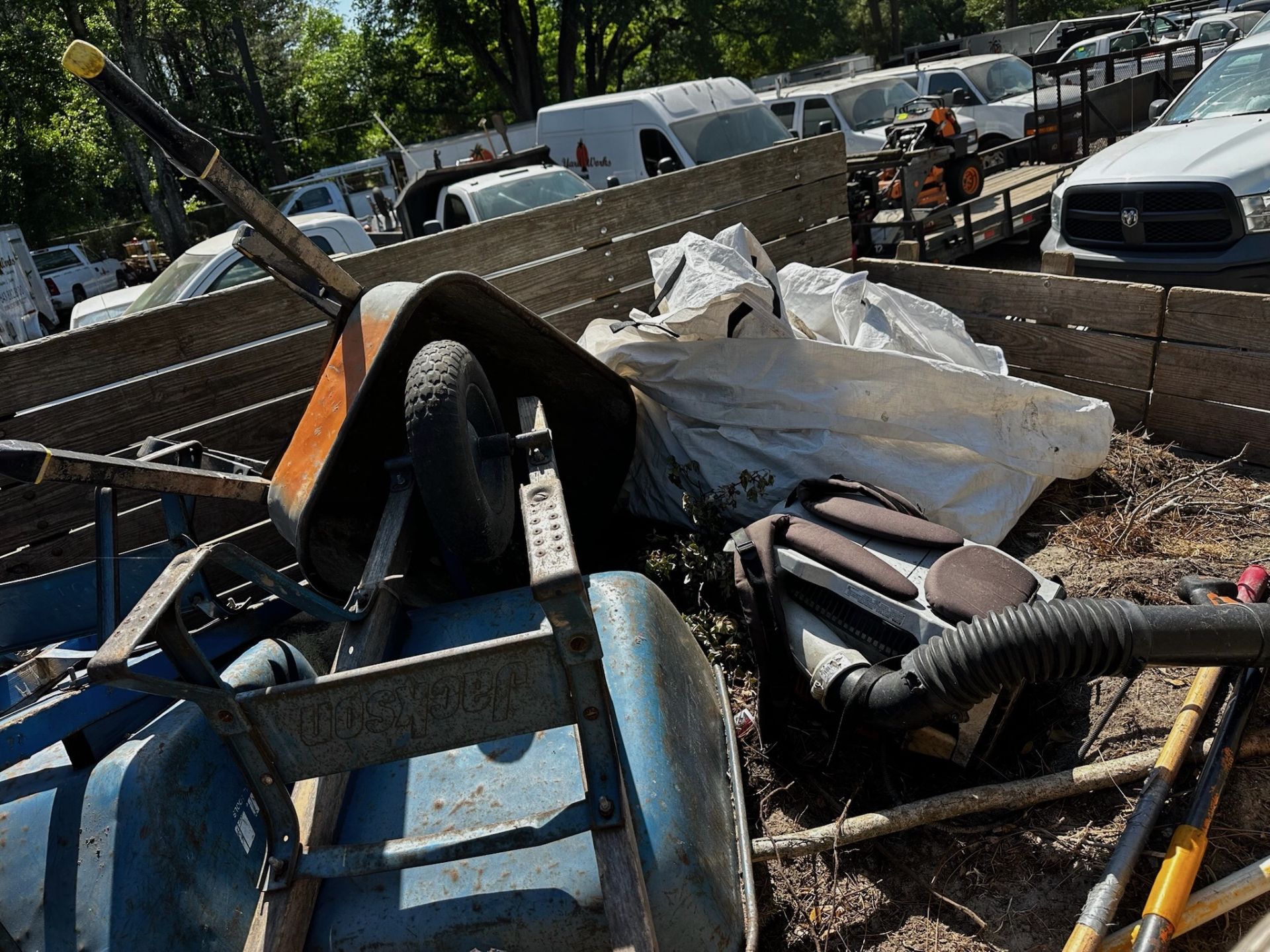 2007 Chevy C3500 Landscaping Dump Truck - Image 12 of 26