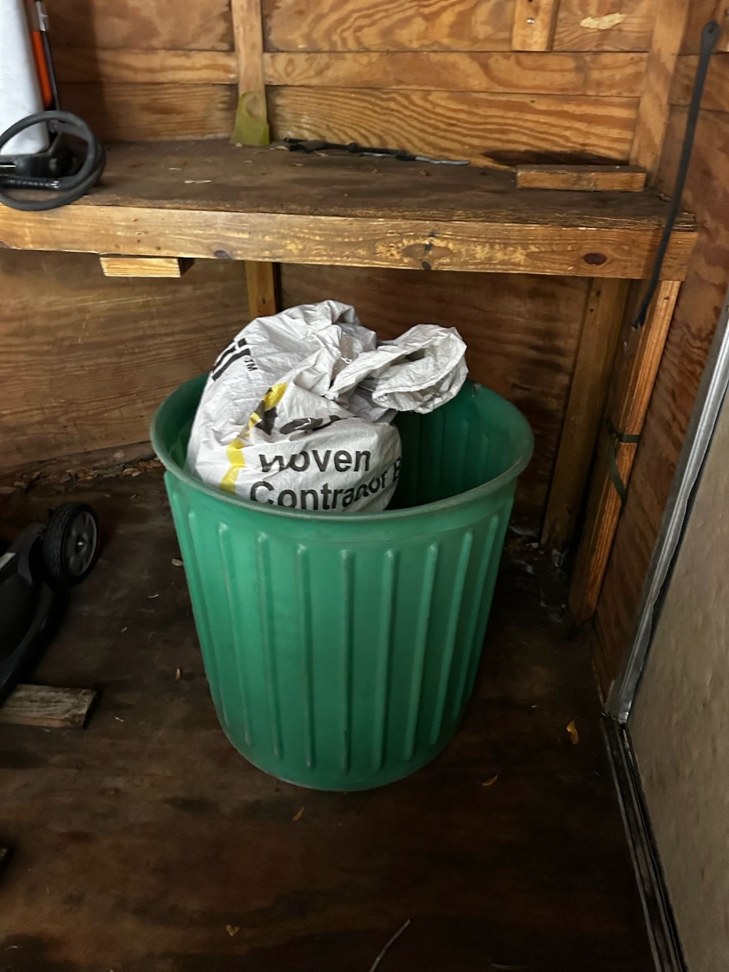 Contents of Trailer - Image 4 of 6