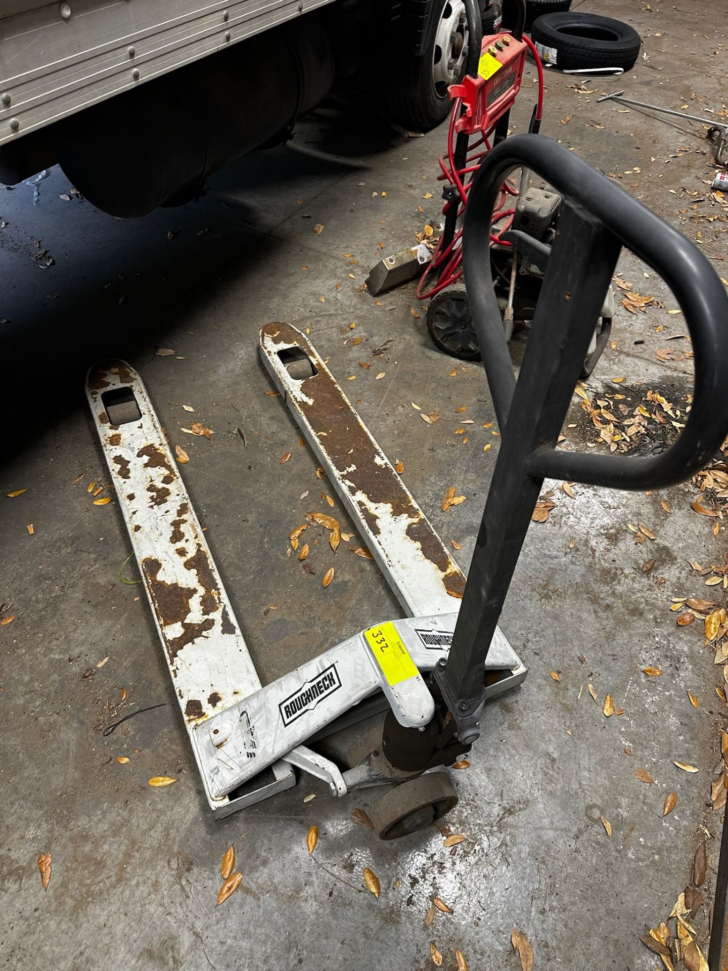 Roughneck Floor Jack 4400 lb Capacity